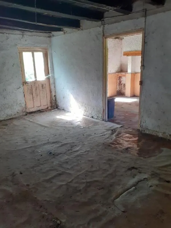 Longère à restaurer avec jardin à Charrin 58300 - Potentiel de rénovation 