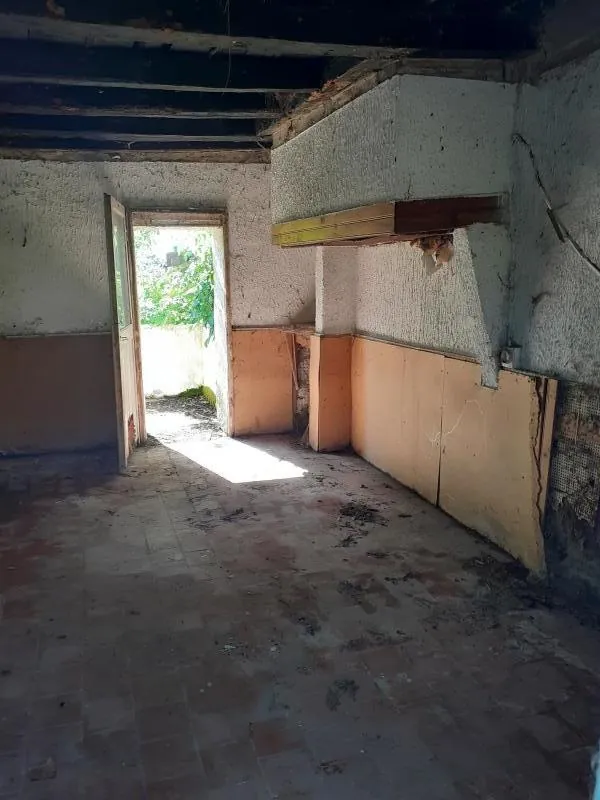 Longère à restaurer avec jardin à Charrin 58300 - Potentiel de rénovation 