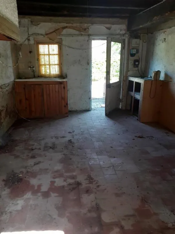 Longère à restaurer avec jardin à Charrin 58300 - Potentiel de rénovation 