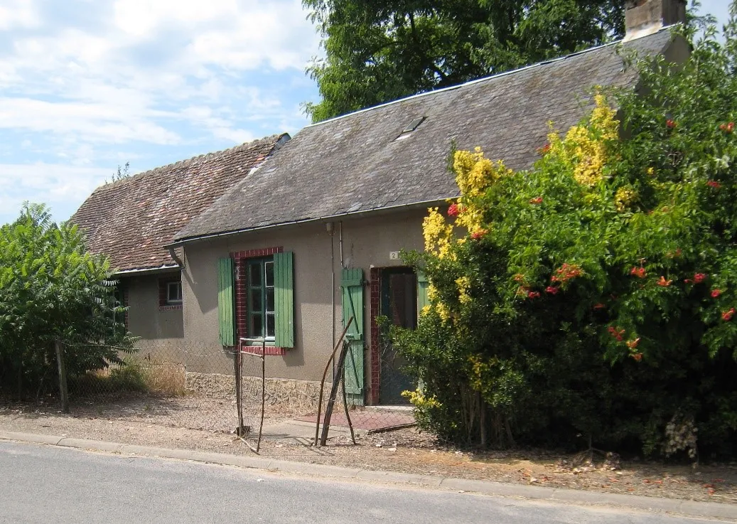 Longère à restaurer avec jardin à Charrin - 58300