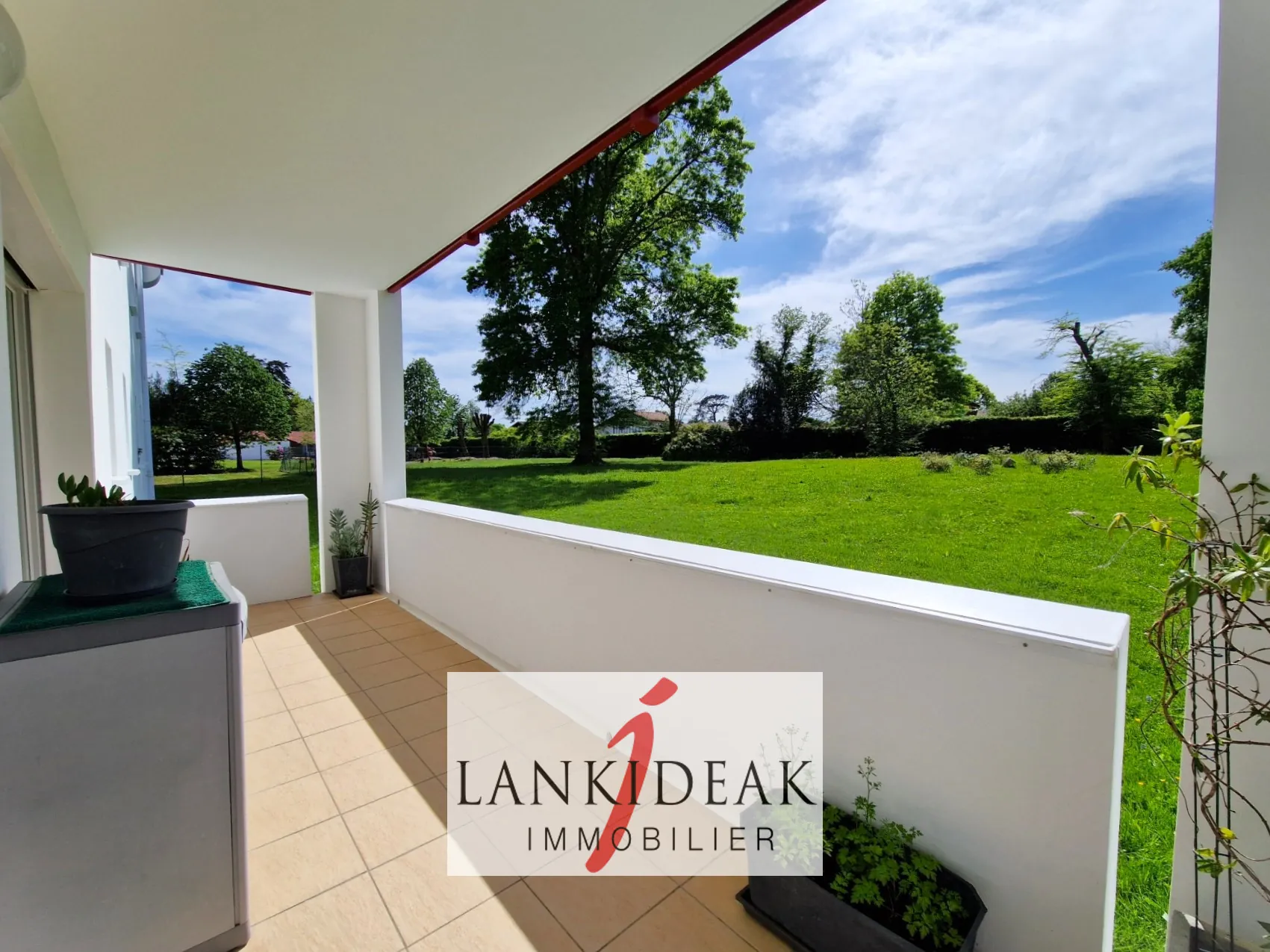 Appartement T3 de 66 m² à Ustaritz avec terrasse et parking 