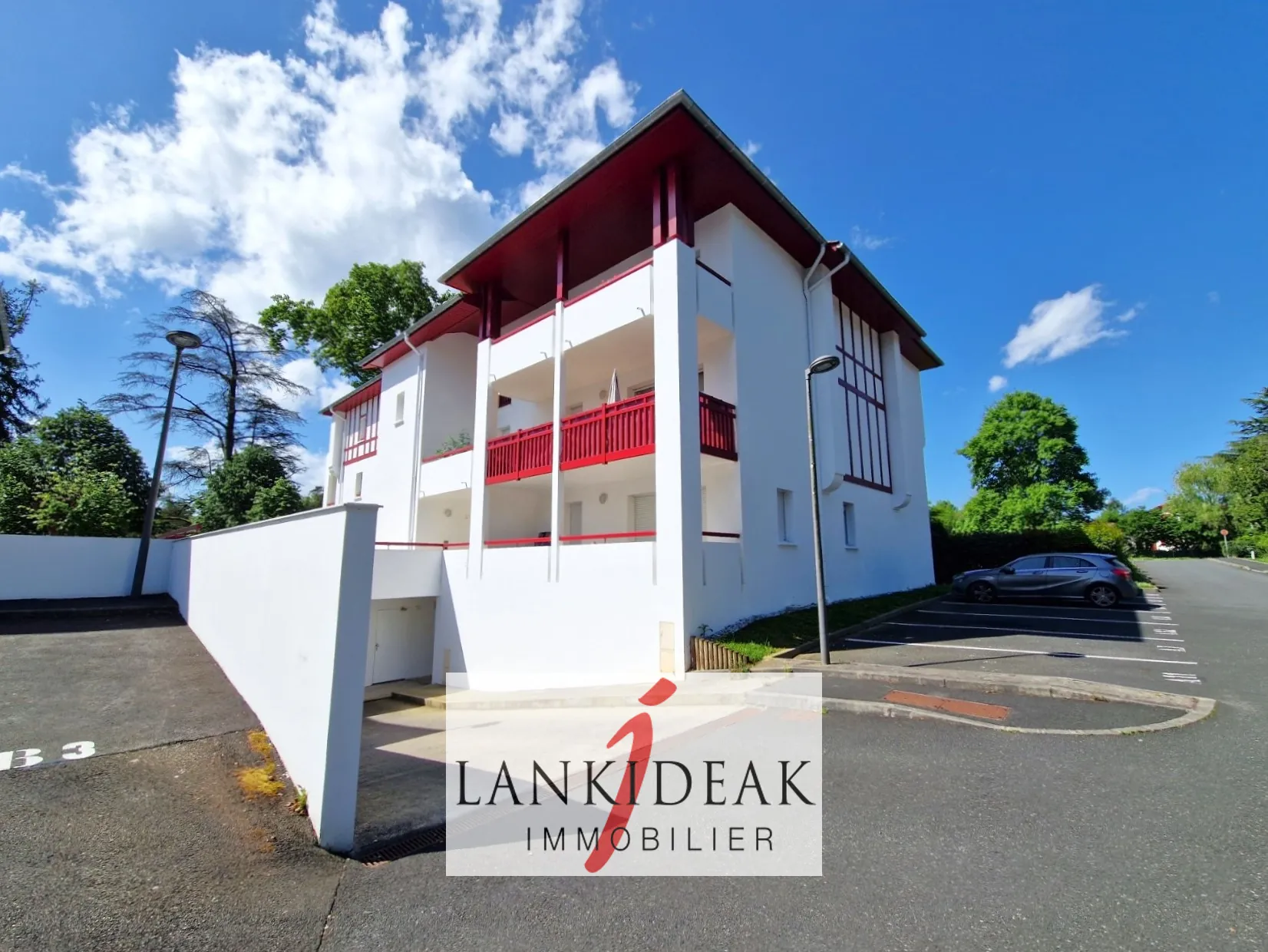 Appartement T3 de 66 m² à Ustaritz avec terrasse et parking 