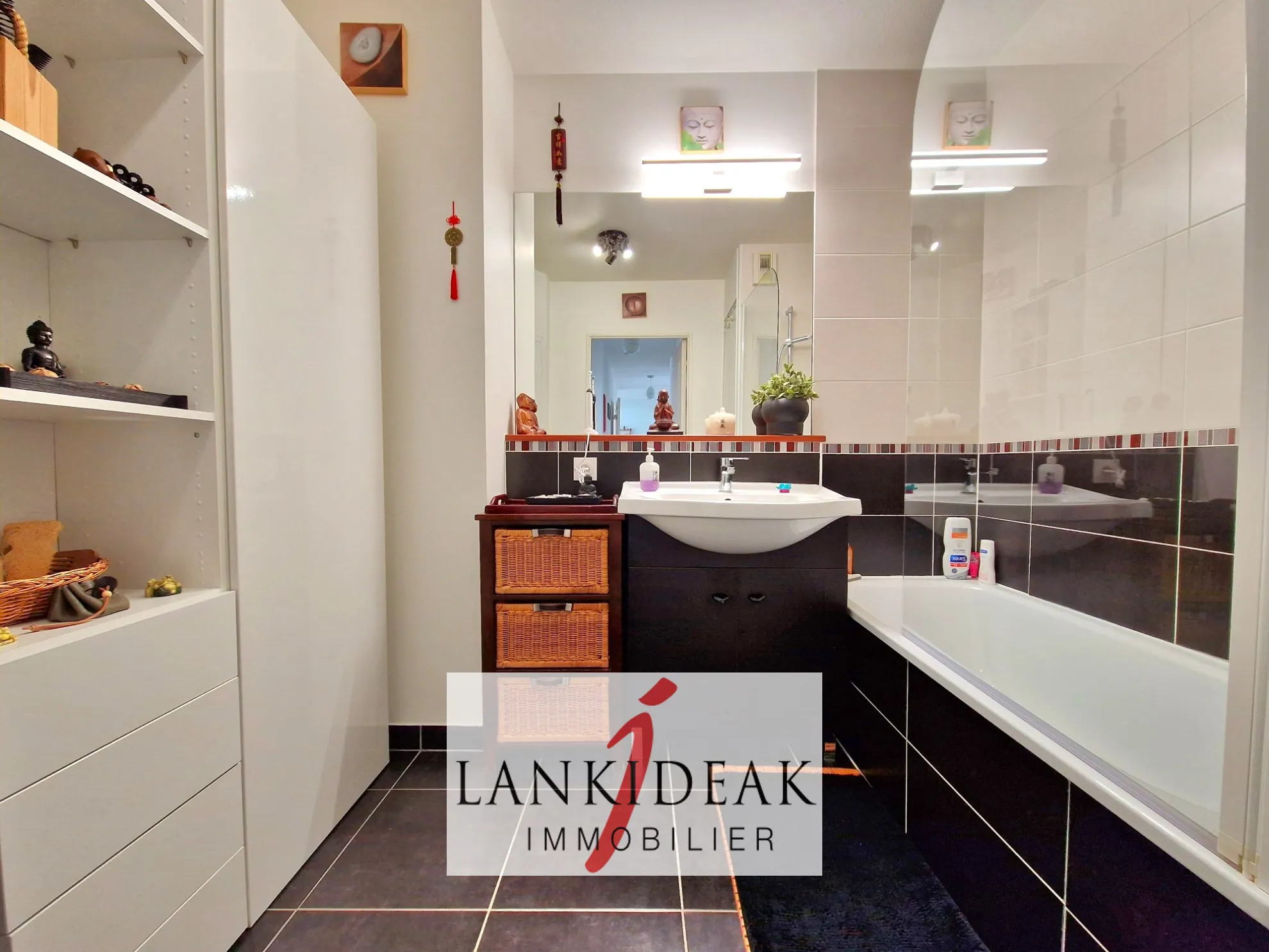 Appartement T3 de 66 m² à Ustaritz avec terrasse et parking 