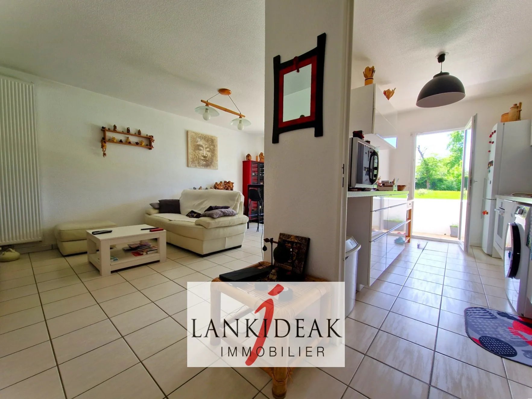 Appartement T3 de 66 m² à Ustaritz avec terrasse et parking 