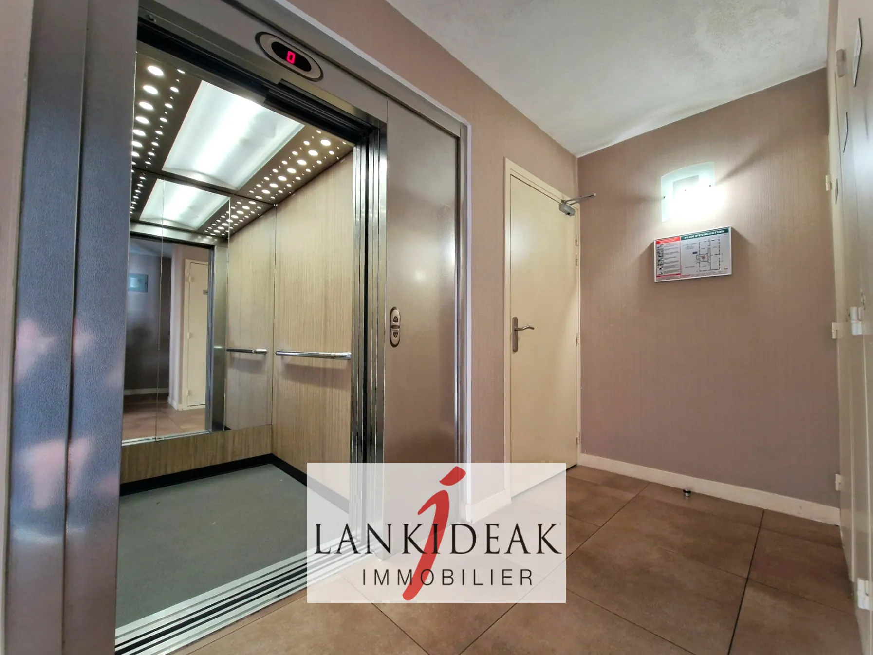 Appartement T3 de 66 m² à Ustaritz avec terrasse et parking 