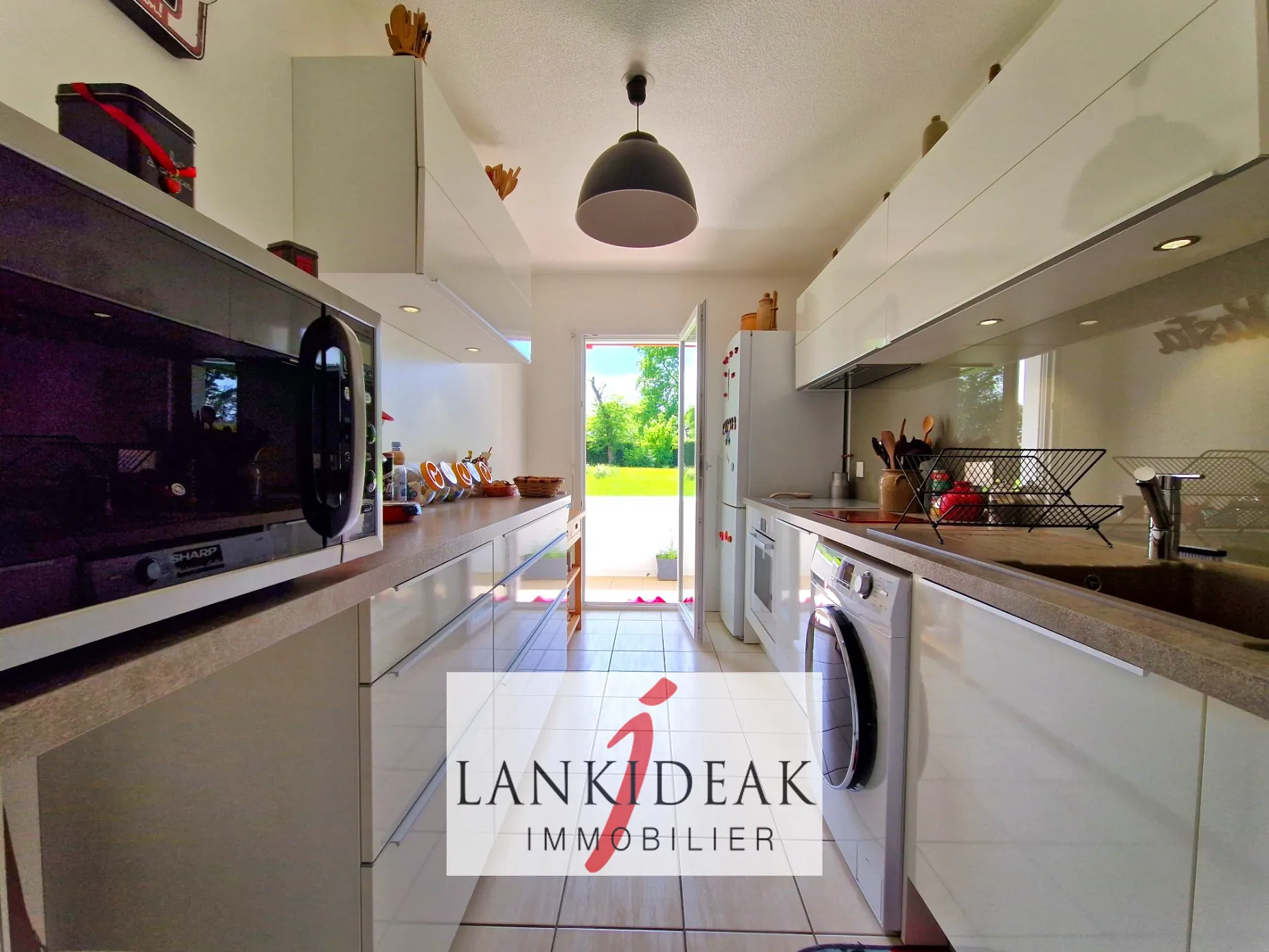 Appartement T3 de 66 m² à Ustaritz avec terrasse et parking 