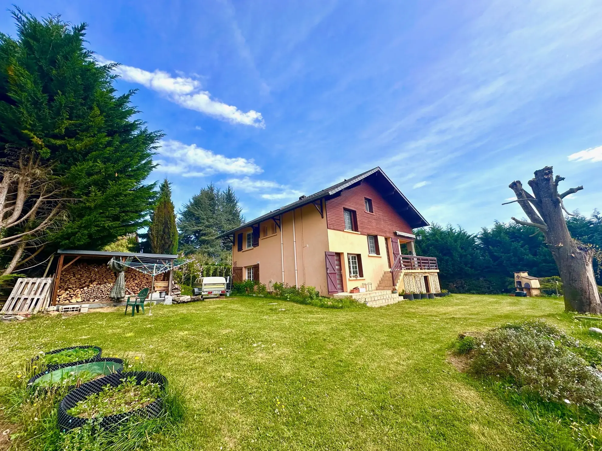 Maison de village à Uzer avec vue panoramique et grand terrain dans les Hautes-Pyrénées