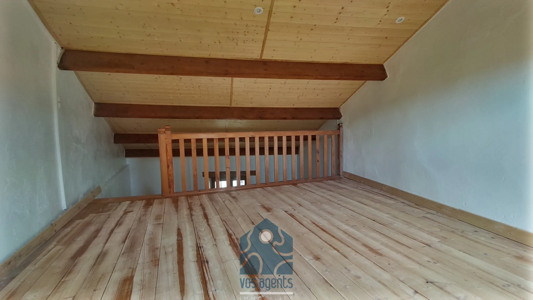 Maison de bourg en pierre de 115 m² à Auzon à rénovier proche Brioude 