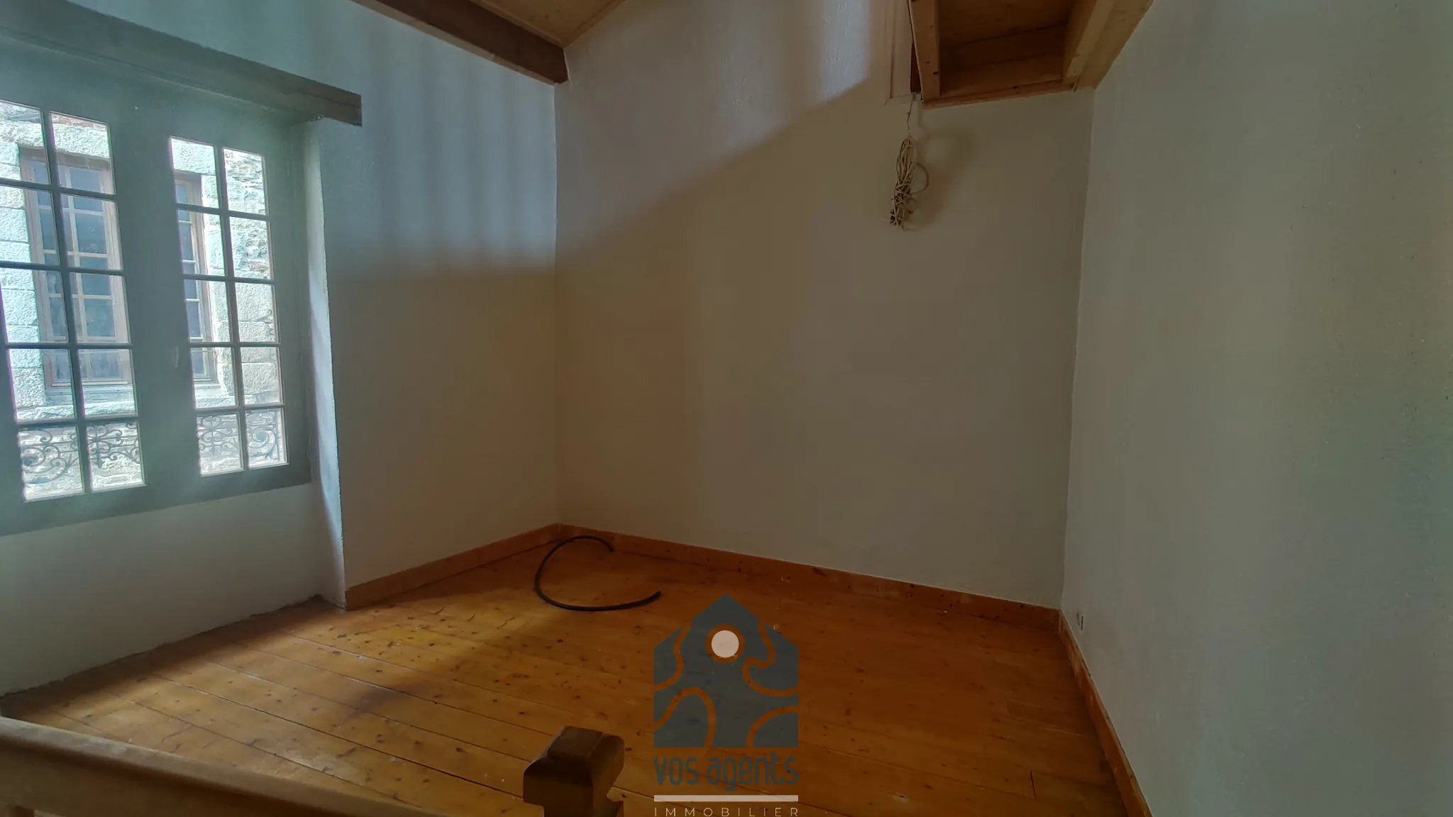 Maison de bourg en pierre de 115 m² à Auzon à rénovier proche Brioude 