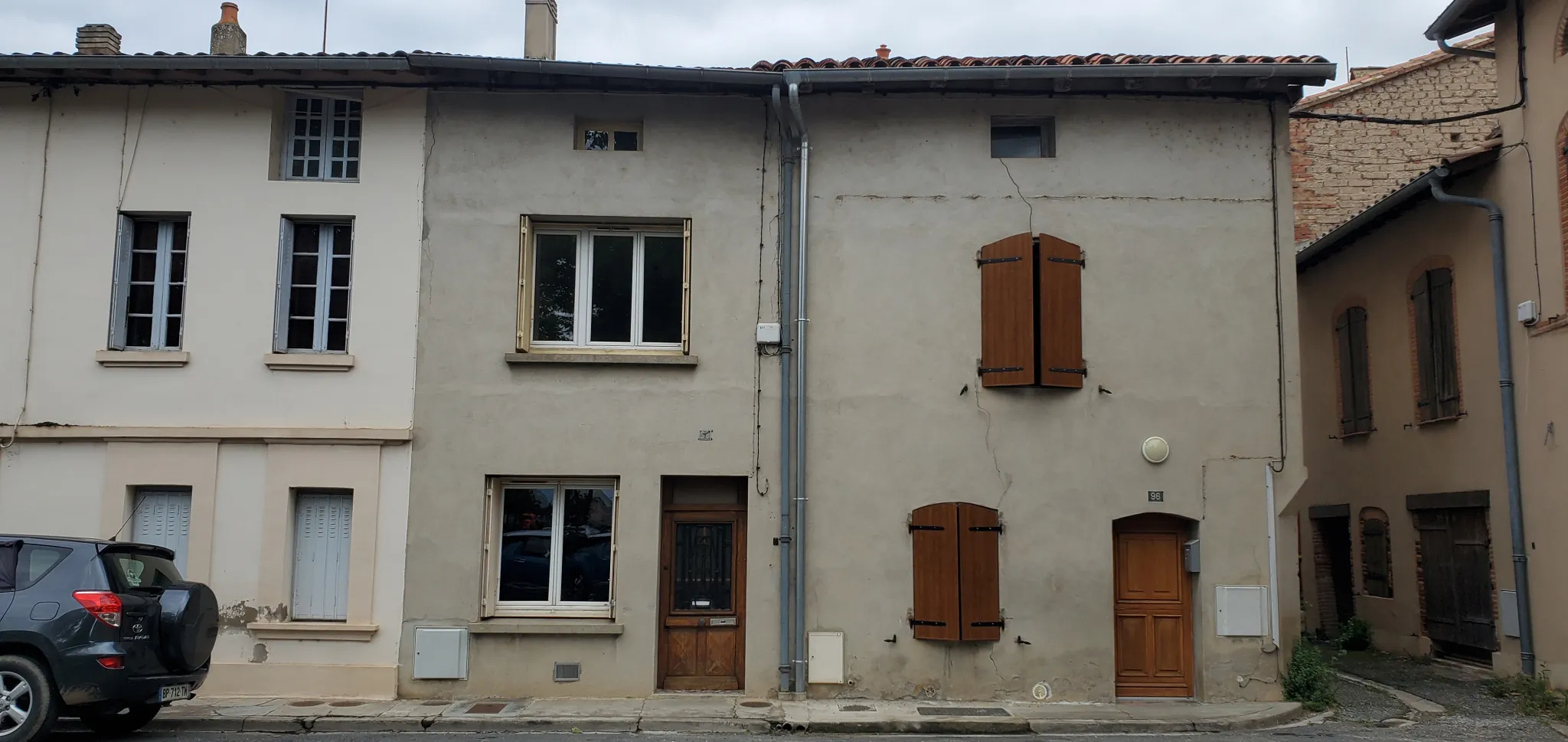 Maison mitoyenne à Gaillac avec terrain et dépendance - Centre-ville