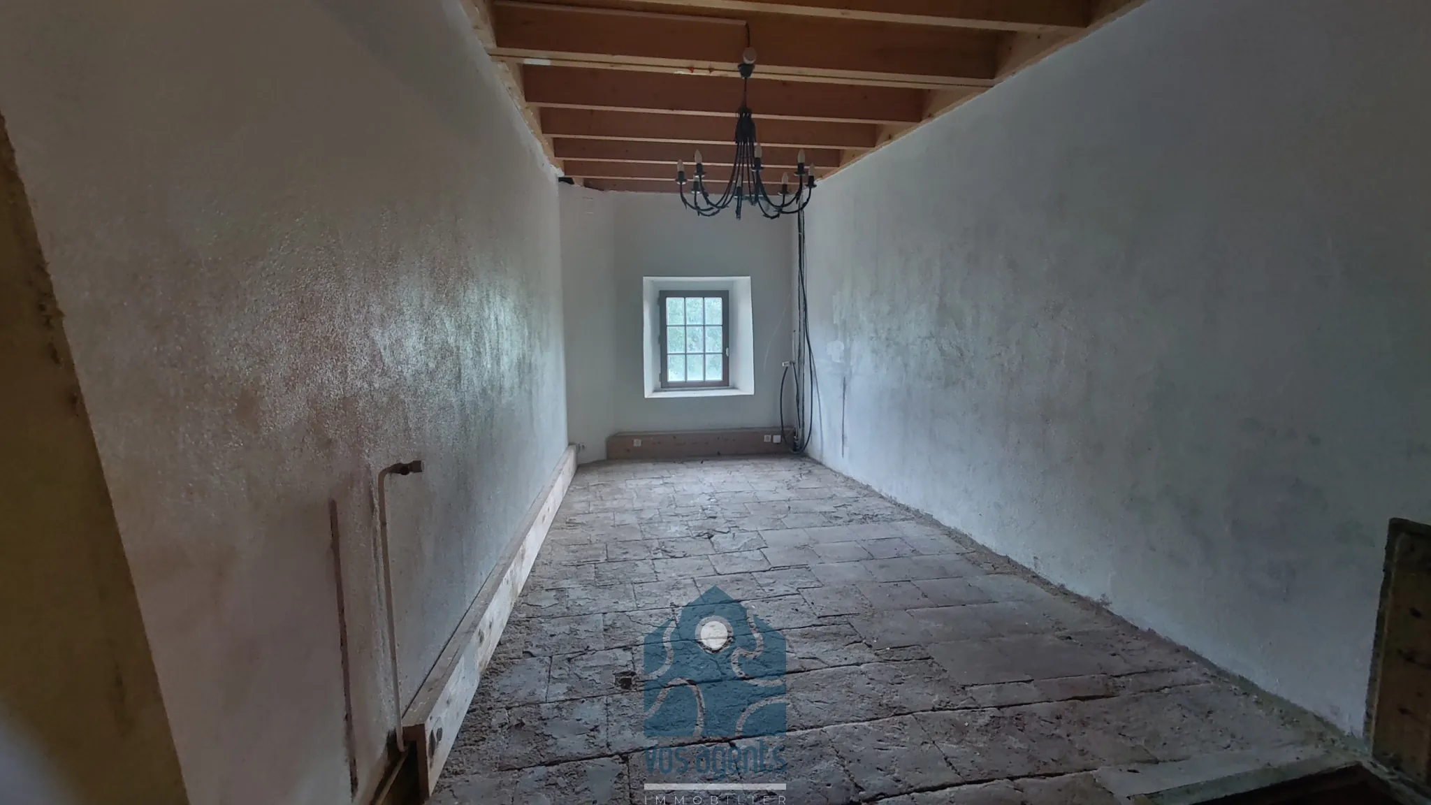 Maison de bourg en pierre de 115 m² à Auzon à rénovier proche Brioude 