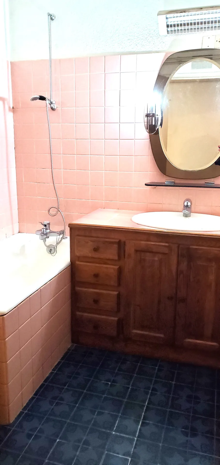 Maison mitoyenne à Gaillac avec terrain et dépendance - Centre-ville 