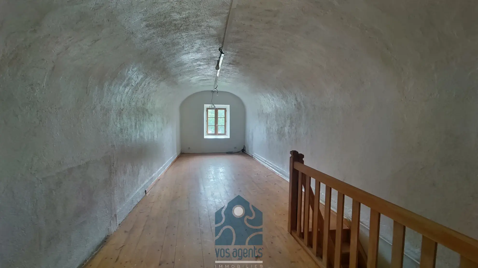 Maison de bourg en pierre de 115 m² à Auzon à rénovier proche Brioude 