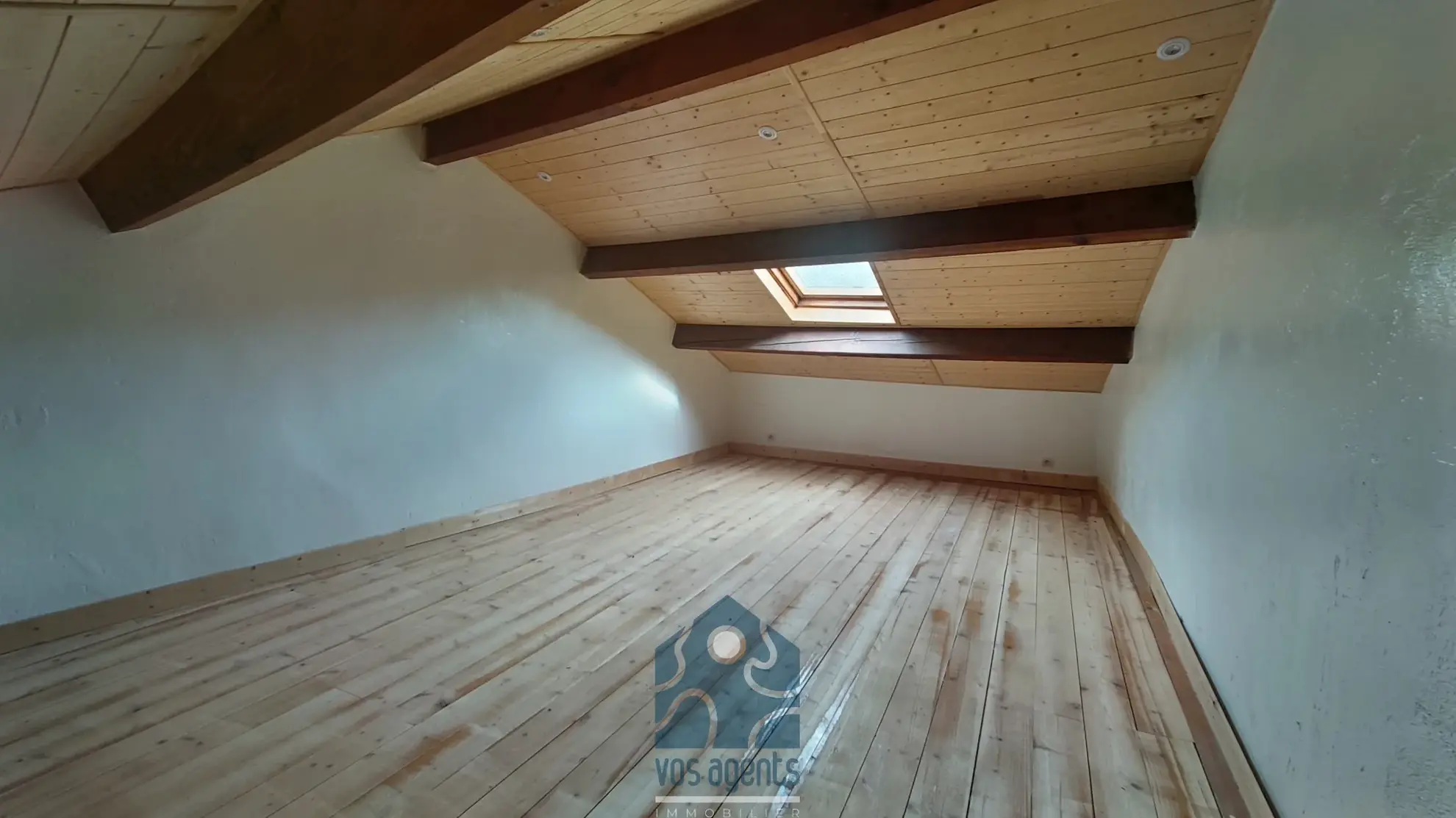 Maison de bourg en pierre de 115 m² à Auzon à rénovier proche Brioude 