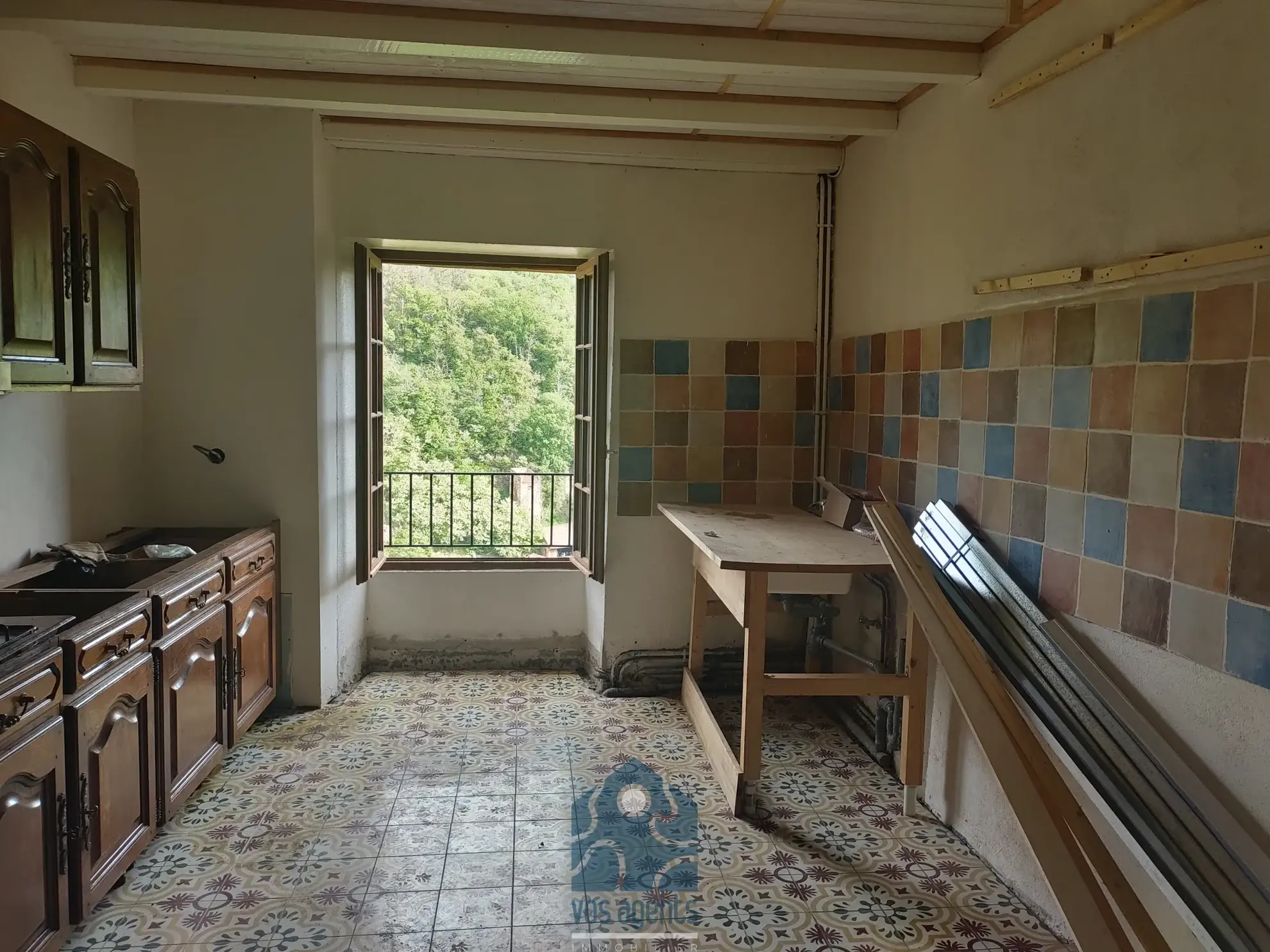 Maison de bourg en pierre de 115 m² à Auzon à rénovier proche Brioude 