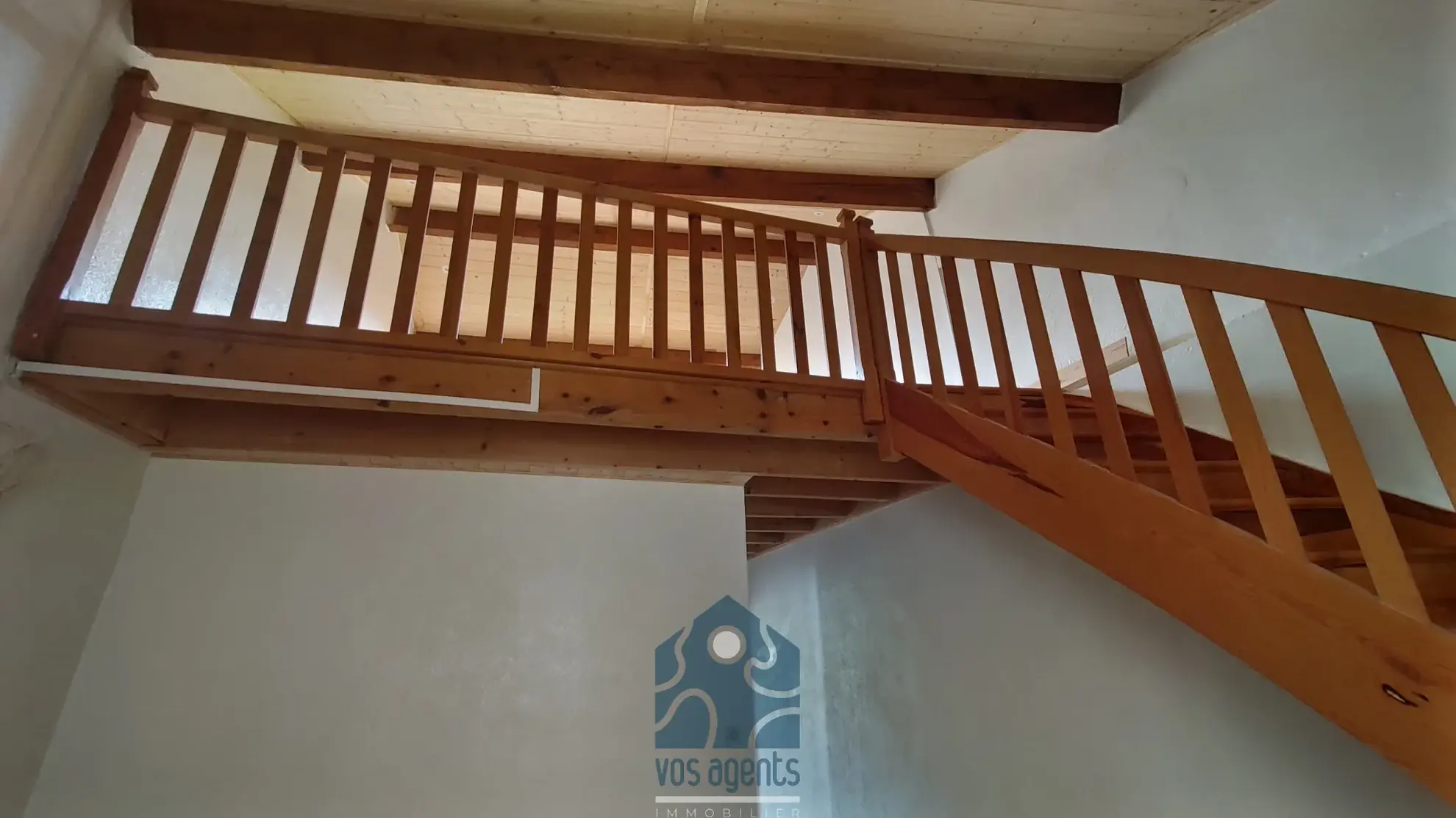 Maison de bourg en pierre de 115 m² à Auzon à rénovier proche Brioude 