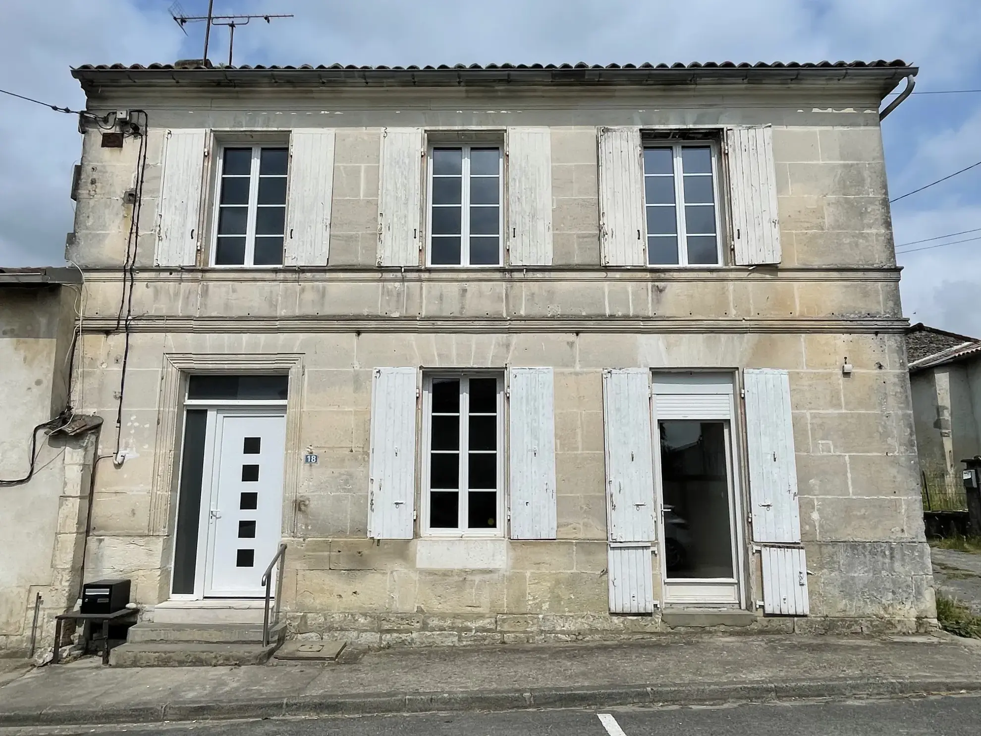 Charmante maison de village en pierre de taille à Saint-Laurent-de-Cognac