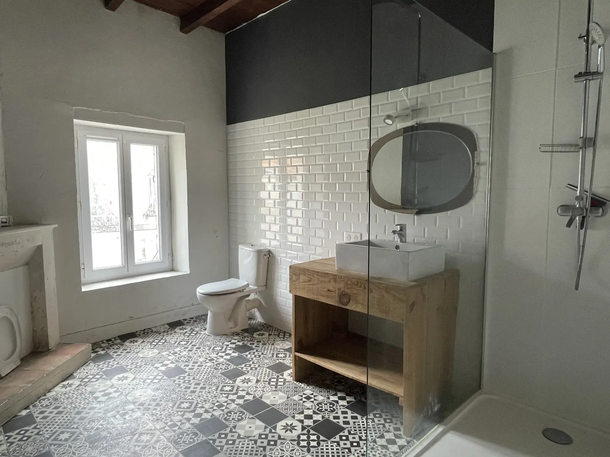 Charmante maison de village en pierre de taille à Saint-Laurent-de-Cognac 