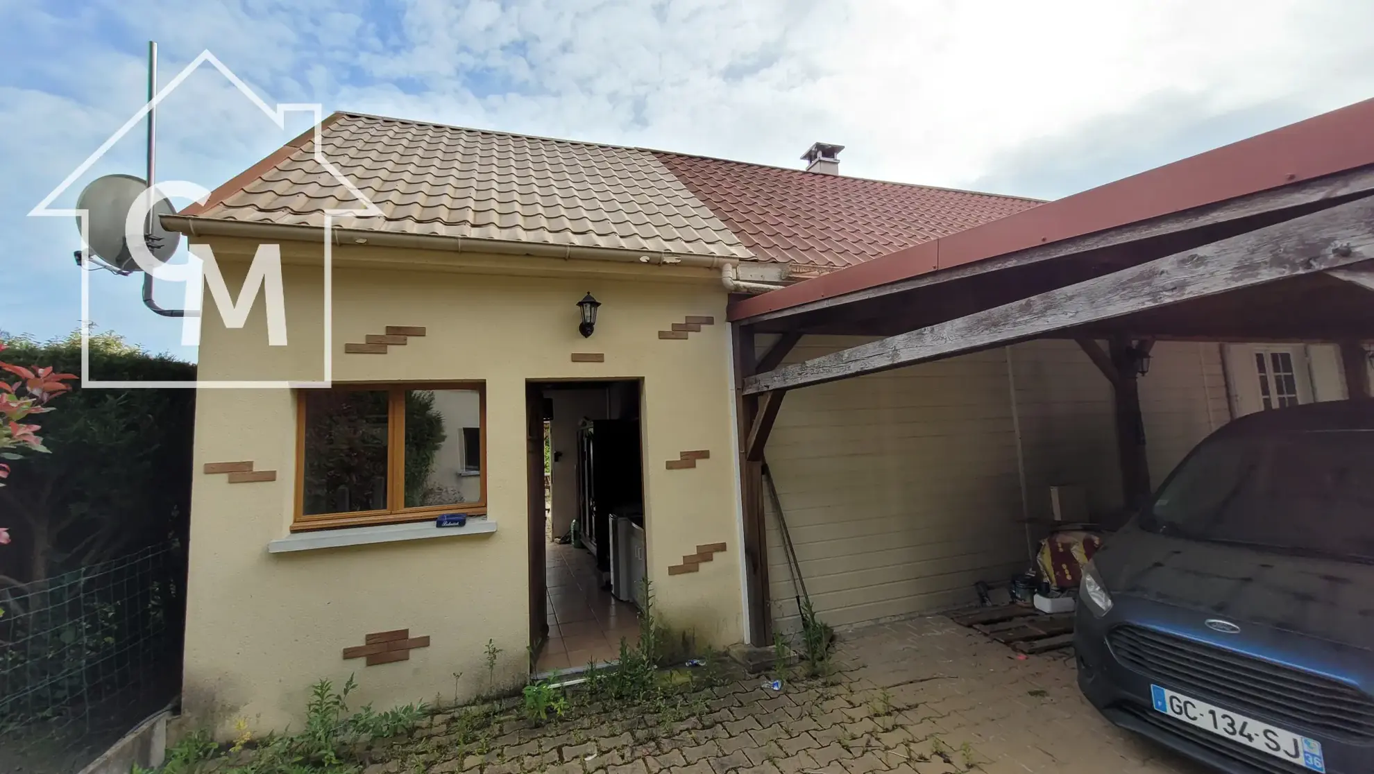 Maison de plain-pied avec dépendances et grand terrain à Le Péchereau 