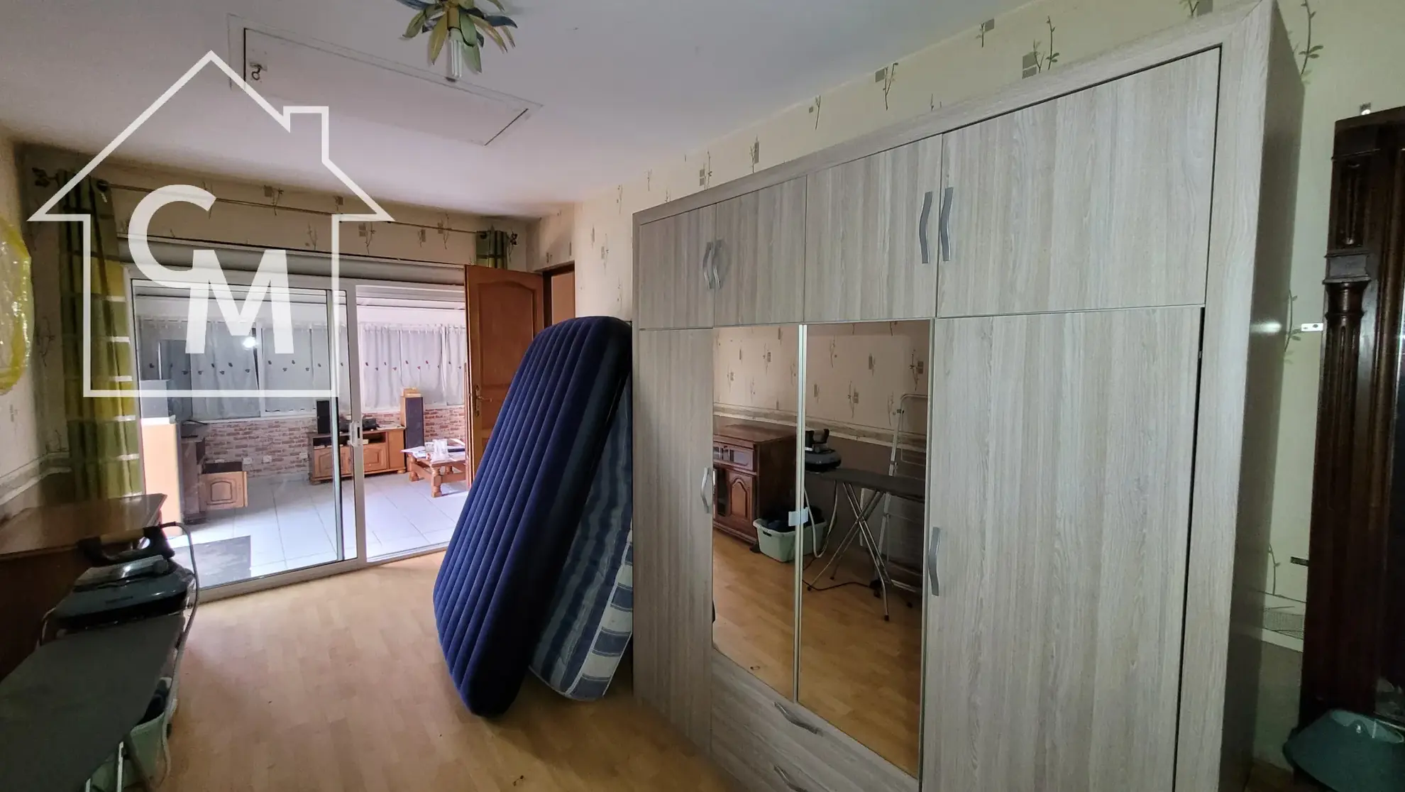 Maison de plain-pied avec dépendances et grand terrain à Le Péchereau 