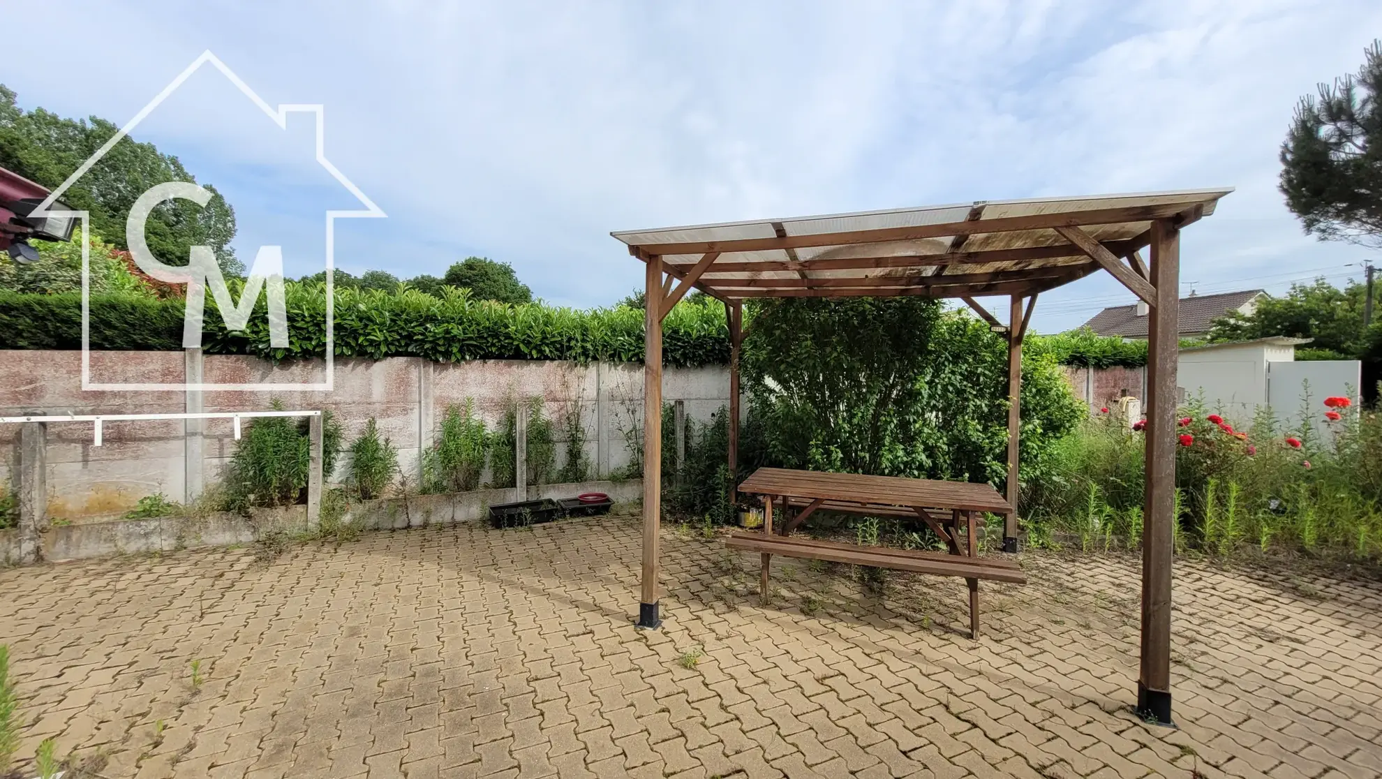 Maison de plain-pied avec dépendances et grand terrain à Le Péchereau 