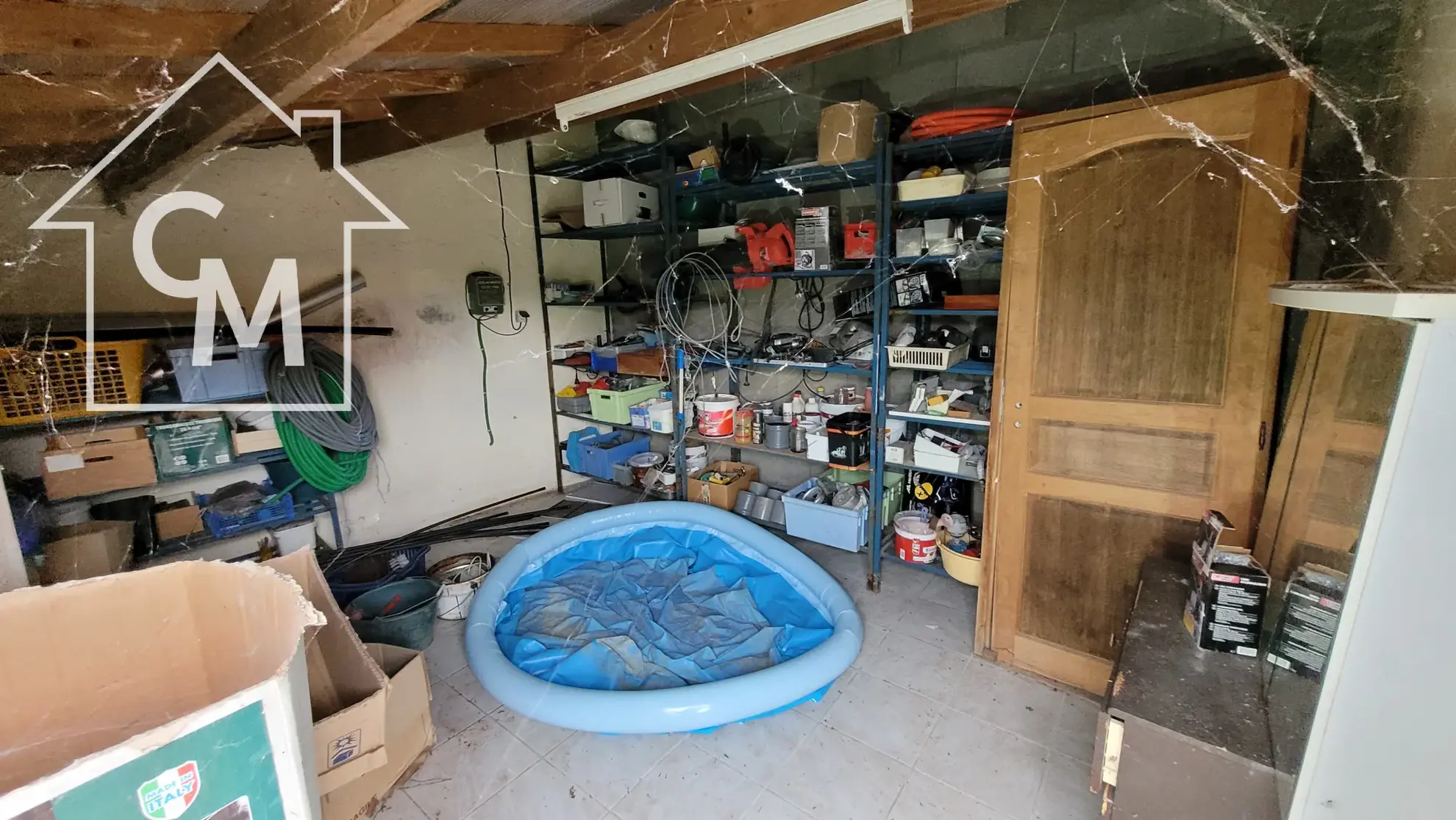 Maison de plain-pied avec dépendances et grand terrain à Le Péchereau 