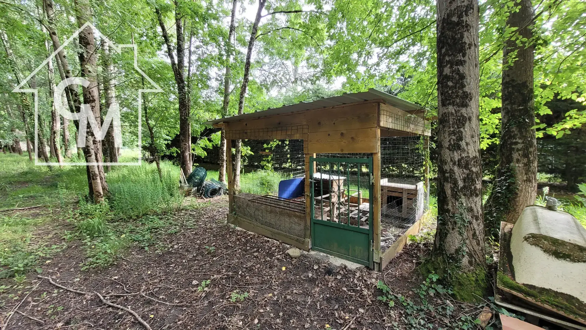 Maison de plain-pied avec dépendances et grand terrain à Le Péchereau 