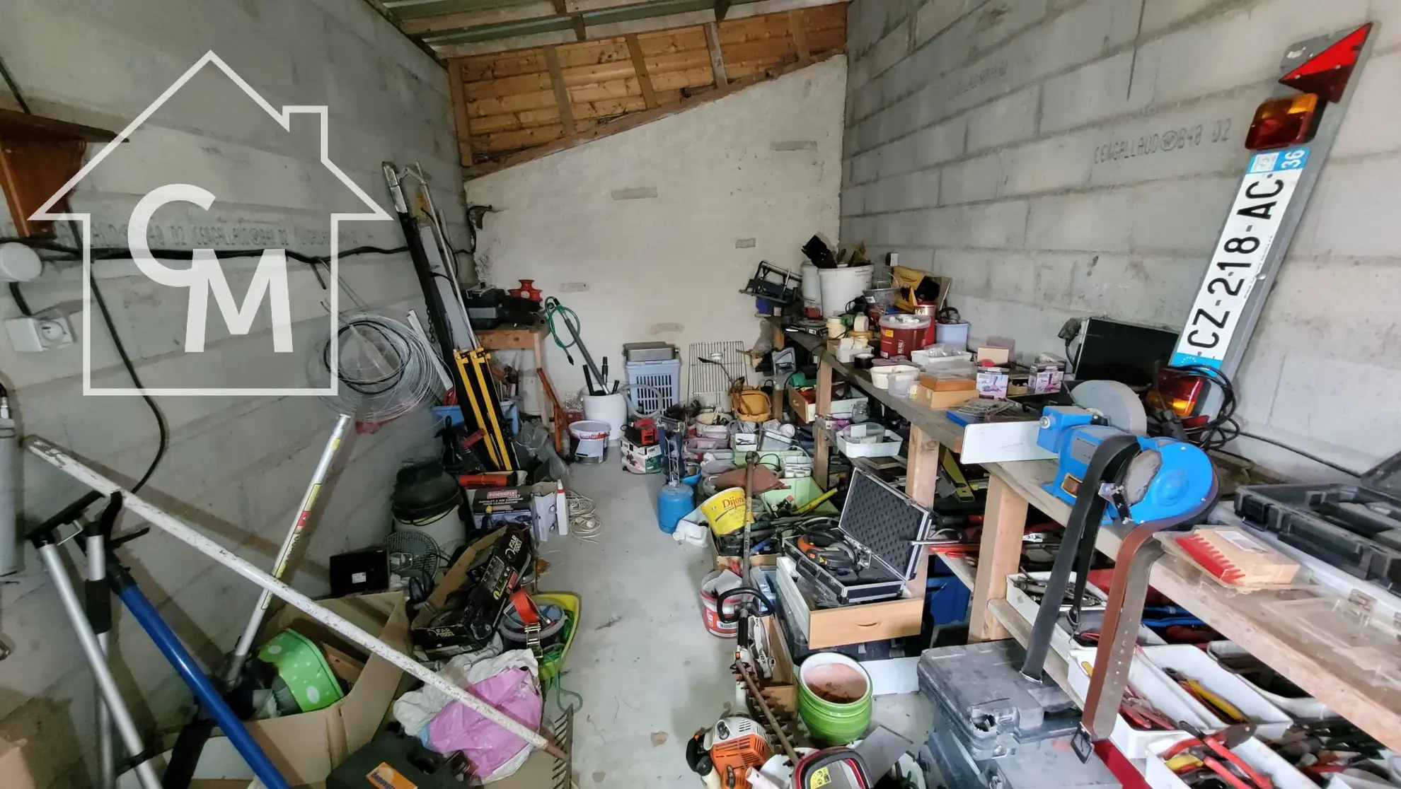 Maison de plain-pied avec dépendances et grand terrain à Le Péchereau 