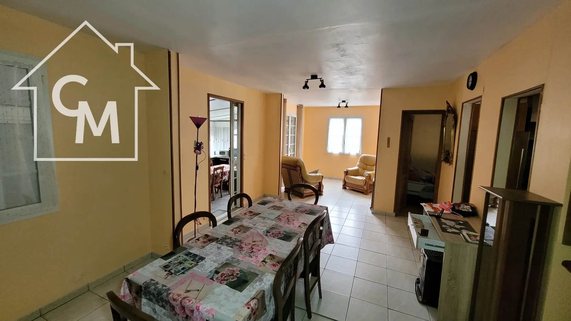 Maison de plain-pied avec dépendances et grand terrain à Le Péchereau 