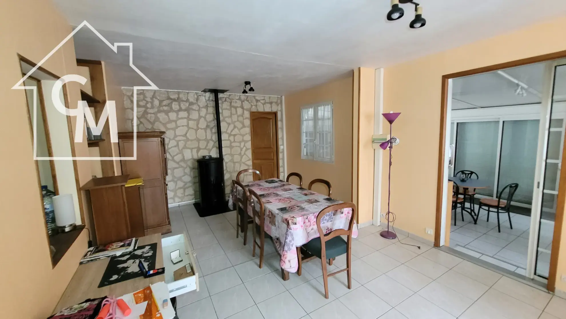 Maison de plain-pied avec dépendances et grand terrain à Le Péchereau 