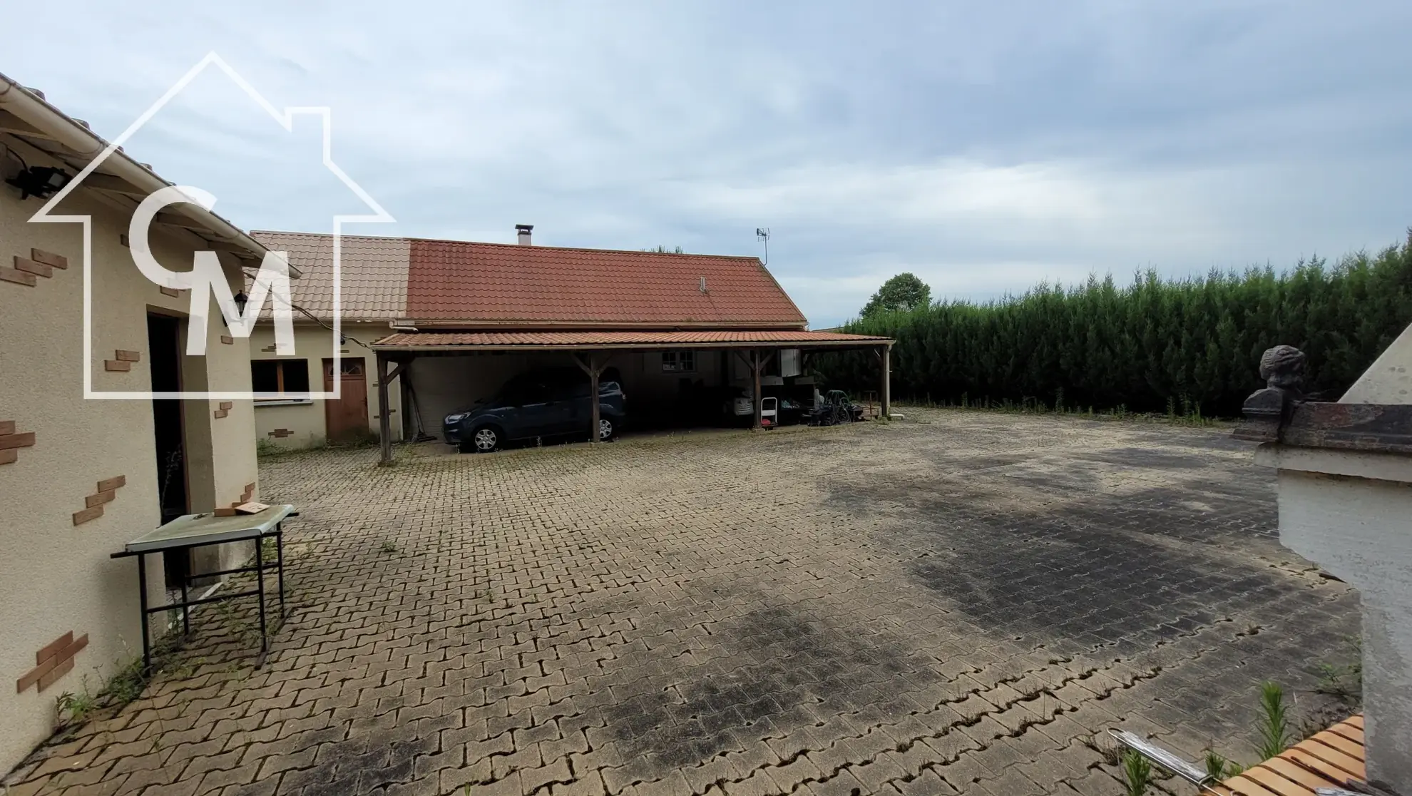 Maison de plain-pied avec dépendances et grand terrain à Le Péchereau 