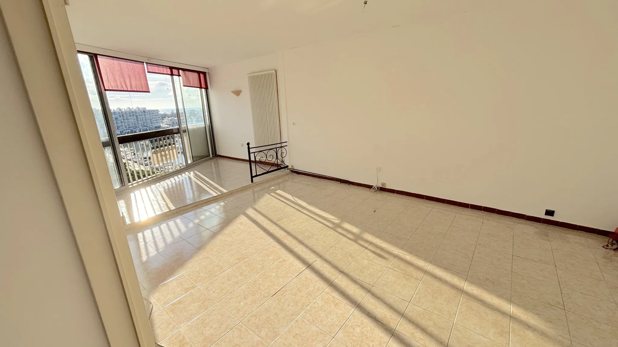 Appartement F2 avec vue imprenable sur le port et la mer à Carnon-Plage 