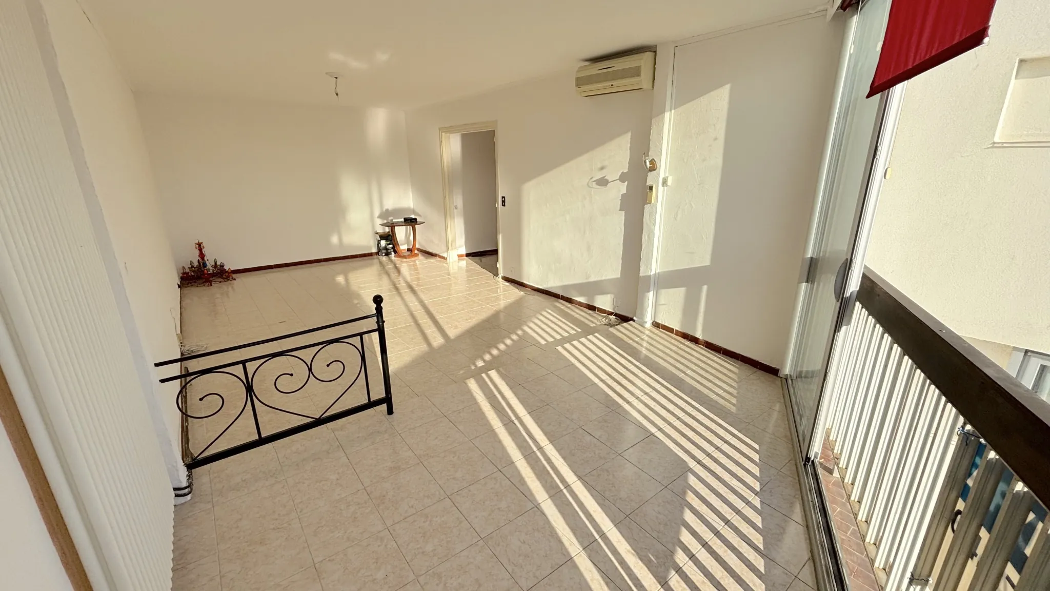 Appartement F2 avec vue imprenable sur le port et la mer à Carnon-Plage 