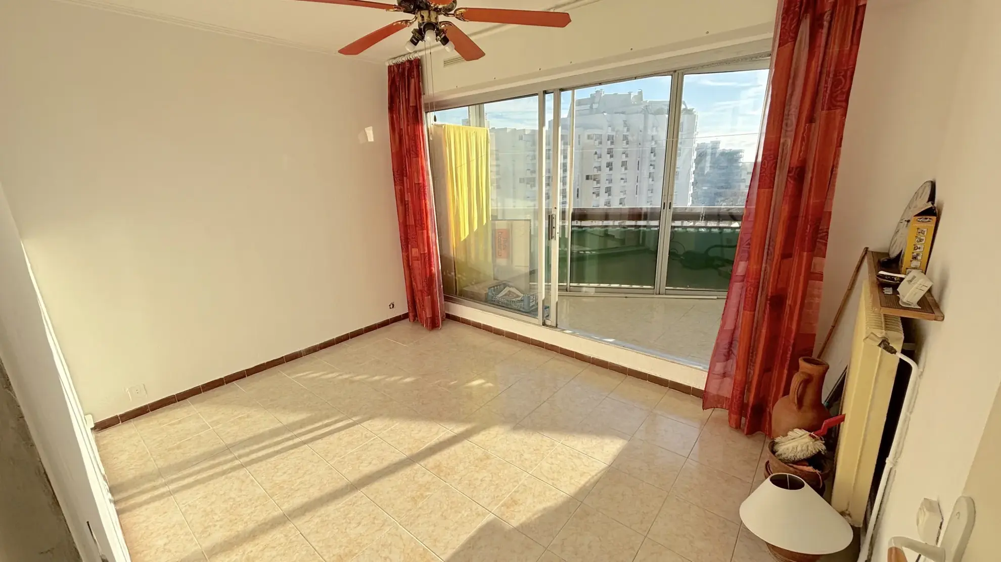 Appartement F2 avec vue imprenable sur le port et la mer à Carnon-Plage 