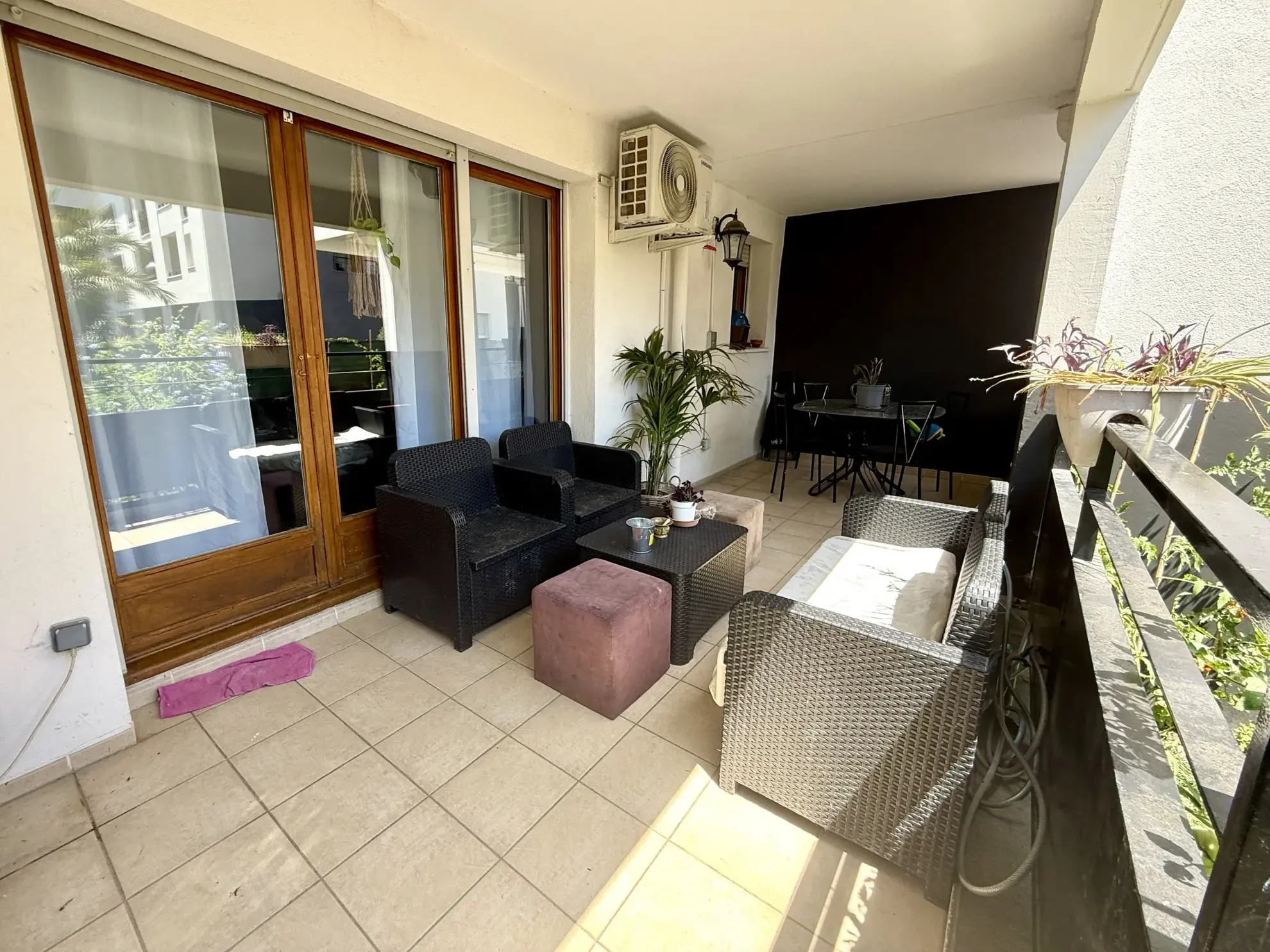 Appartement T3 avec terrasse, jardin et deux stationnements à Lunel 