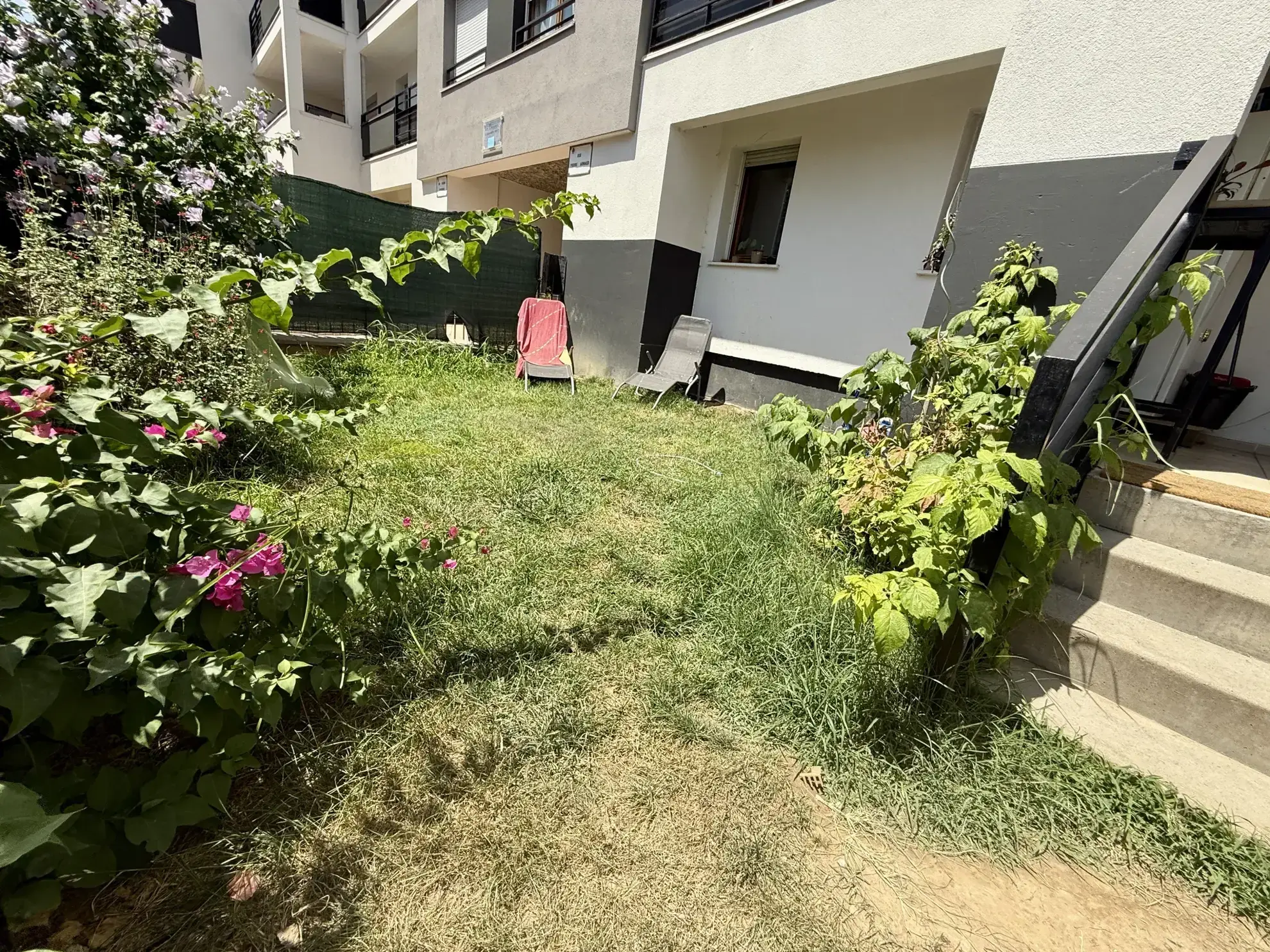 Appartement T3 avec terrasse, jardin et deux stationnements à Lunel 