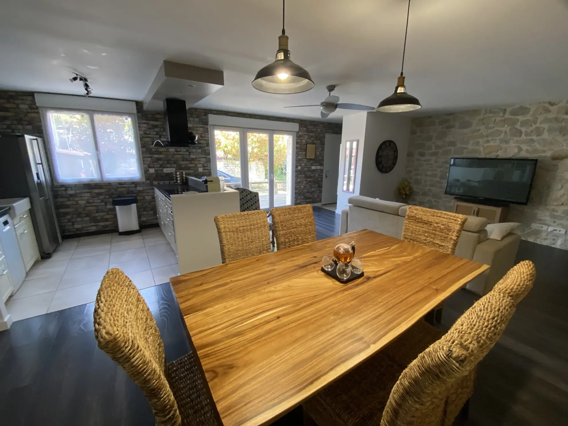 Charmante maison en pierre avec cour à Montmirat, proche Nîmes et Quissac