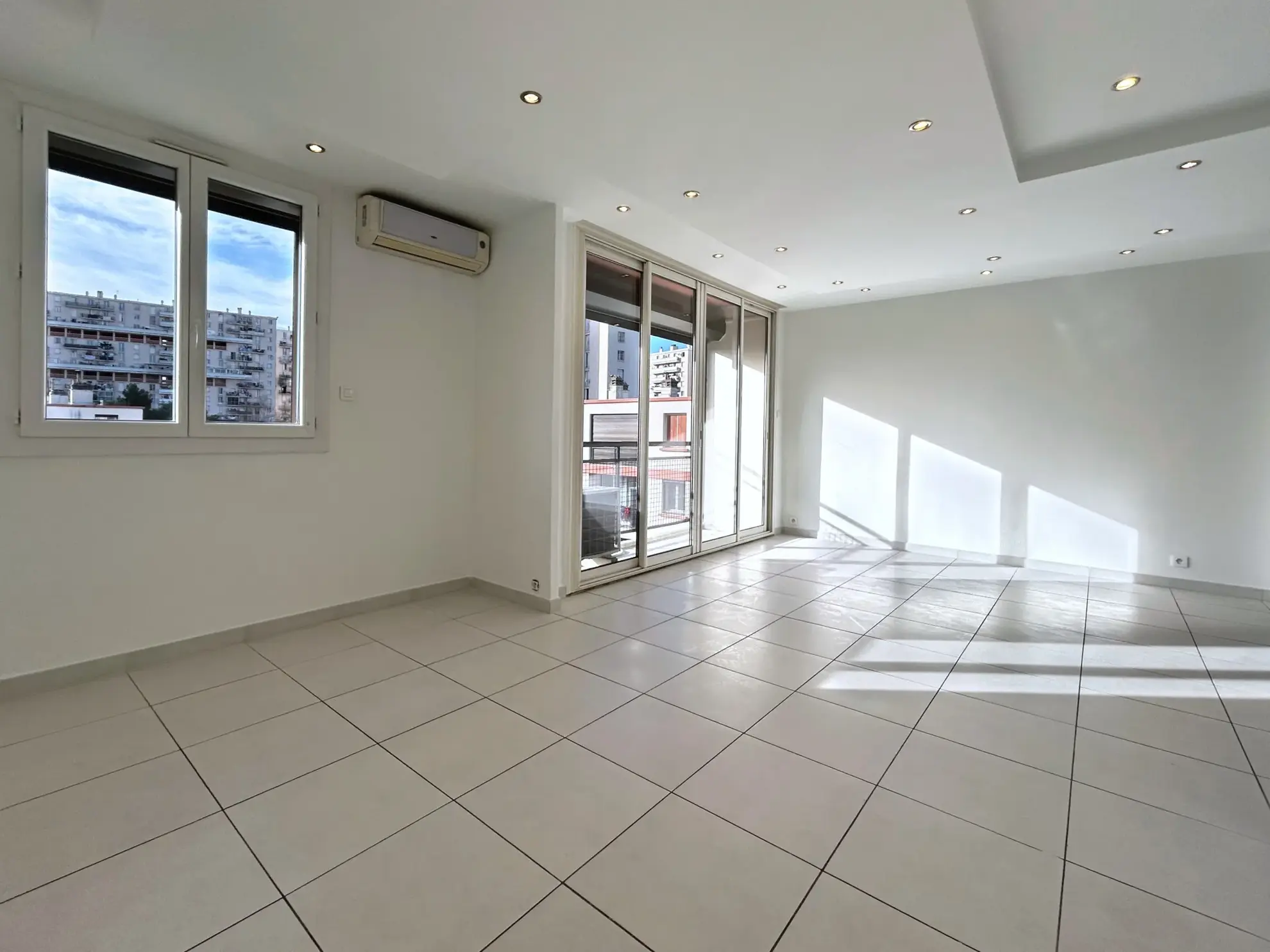 Appartement lumineux T3 de 64,92 m² avec balcon exposé sud-ouest à Marseille 