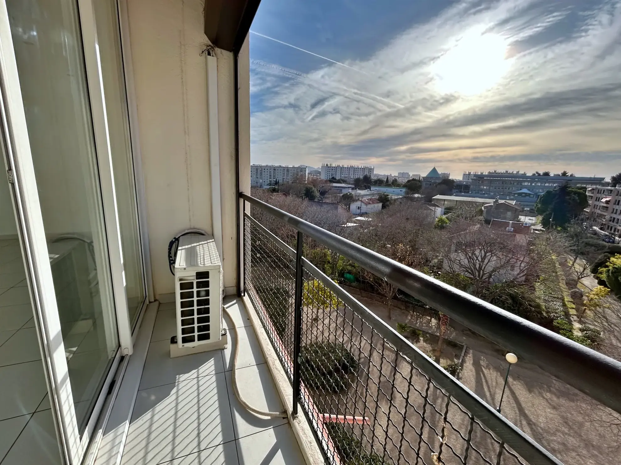 Appartement lumineux T3 de 64,92 m² avec balcon exposé sud-ouest à Marseille 