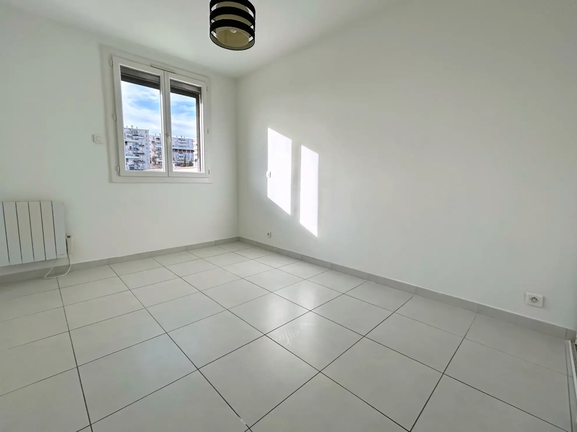 Appartement lumineux T3 de 64,92 m² avec balcon exposé sud-ouest à Marseille 