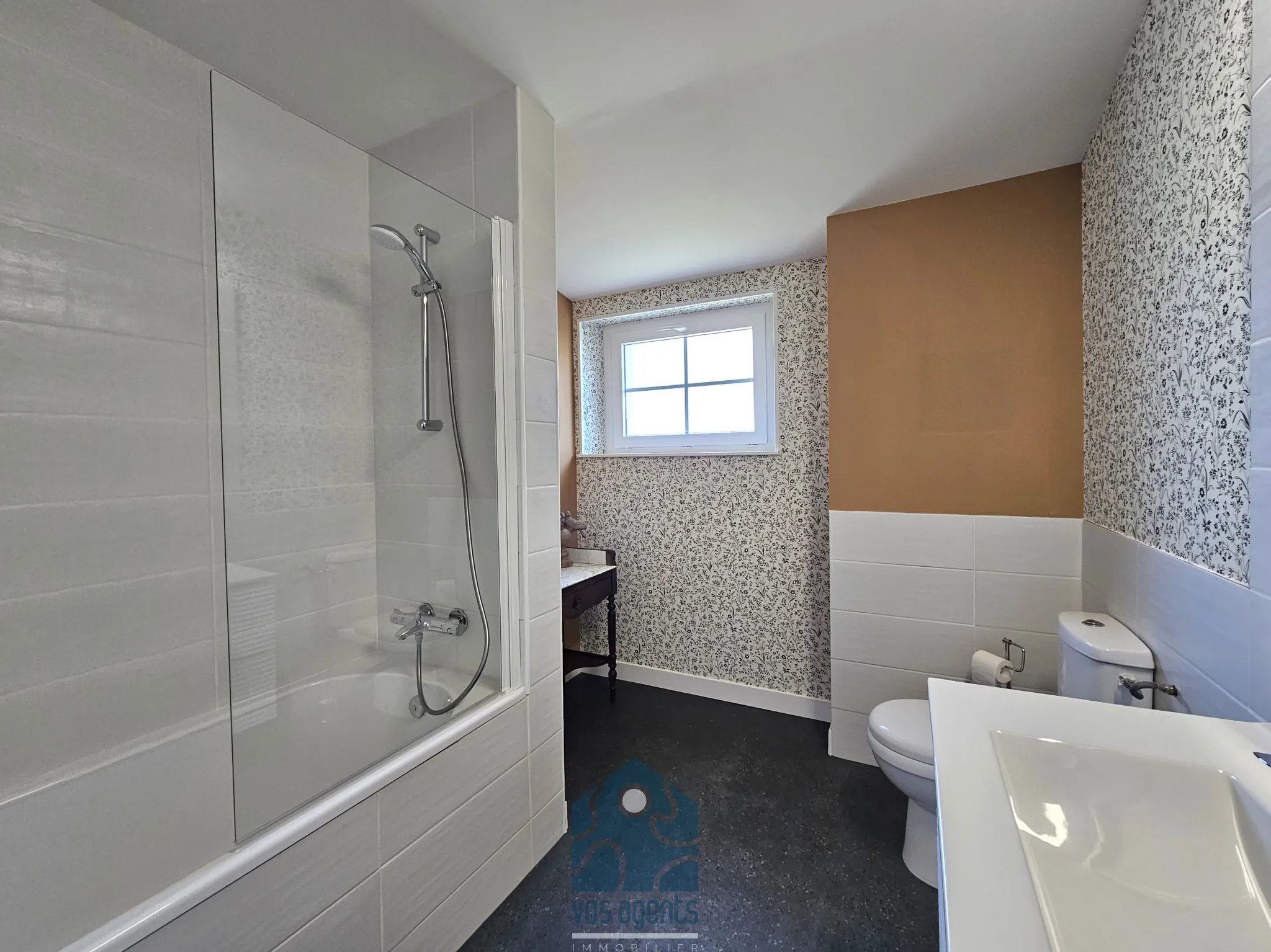 Magnifique maison rénovée de 200m² à Gannat avec cour et garage 