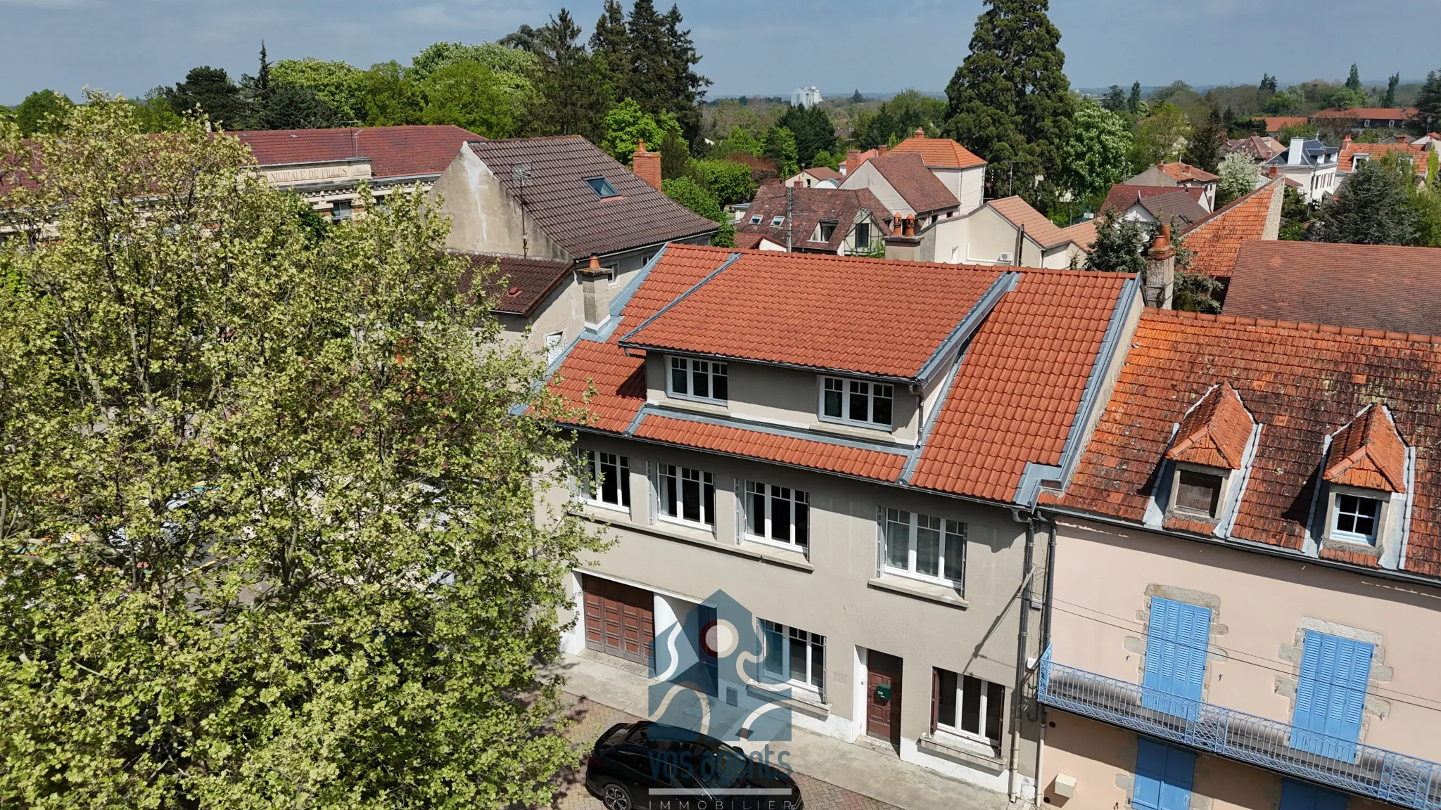 Magnifique maison rénovée de 200m² à Gannat avec cour et garage 