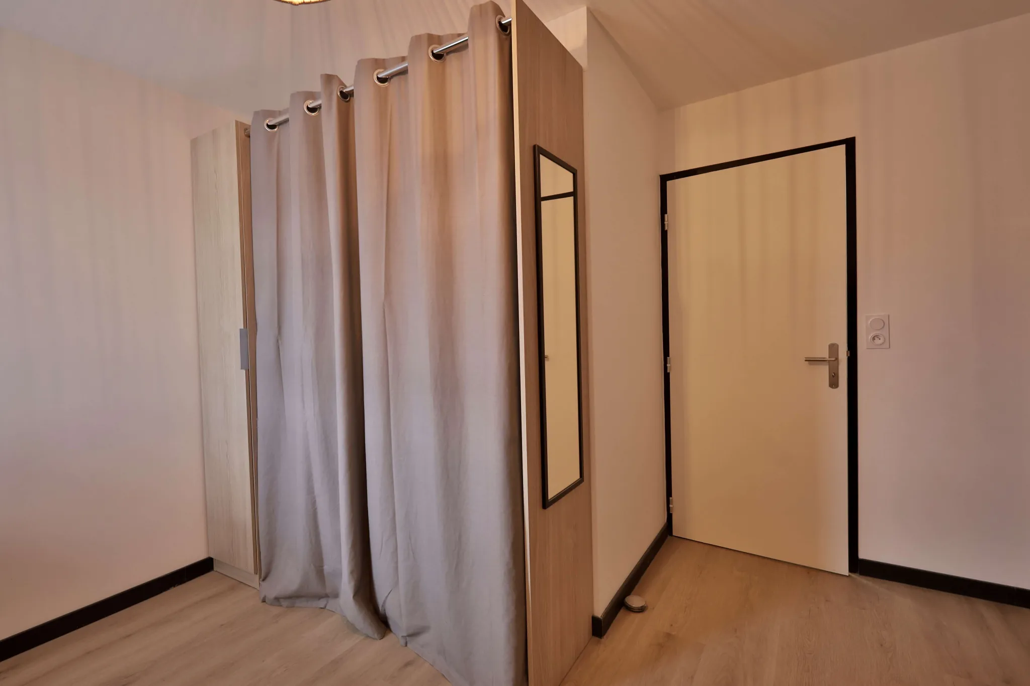 Vente appartement triplex à Oytier Saint Oblas de 94,85 m² avec terrasse et parking 