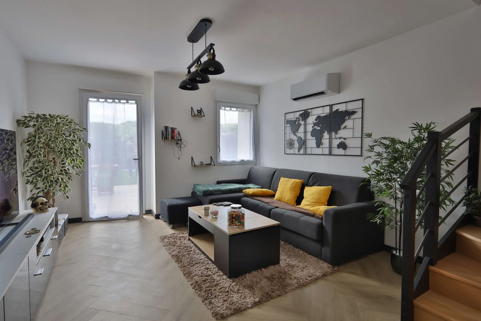 Vente appartement triplex à Oytier Saint Oblas de 94,85 m² avec terrasse et parking 