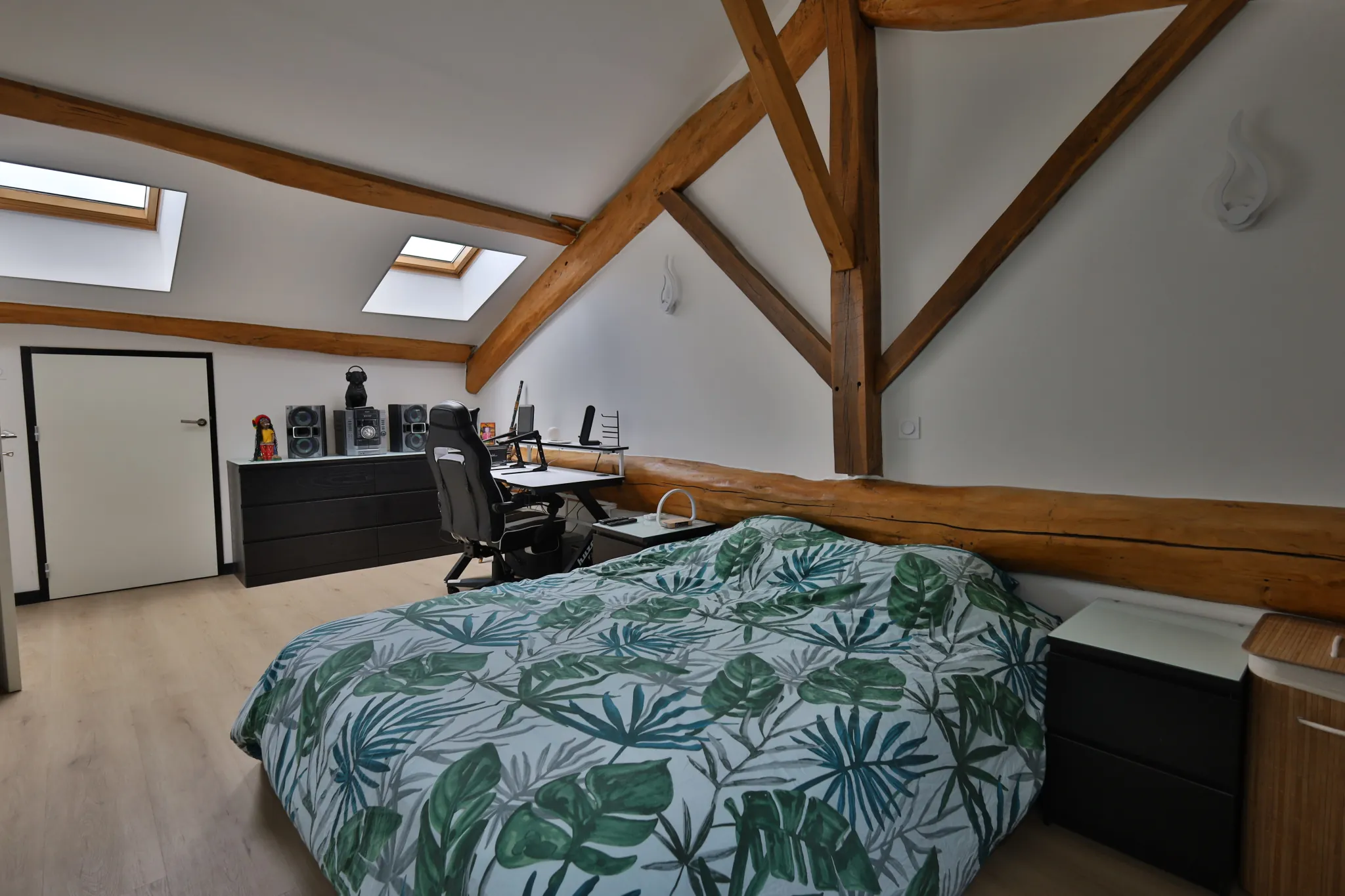 Vente appartement triplex à Oytier Saint Oblas de 94,85 m² avec terrasse et parking 