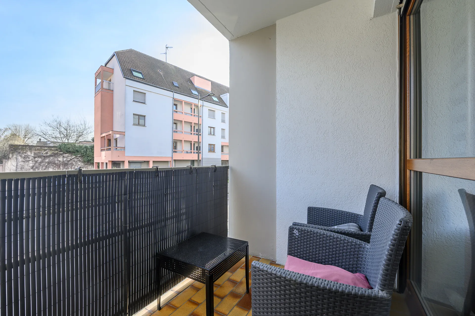 Appartement 5 pièces à Strasbourg Neuhof Village avec balcon, cave et garage 