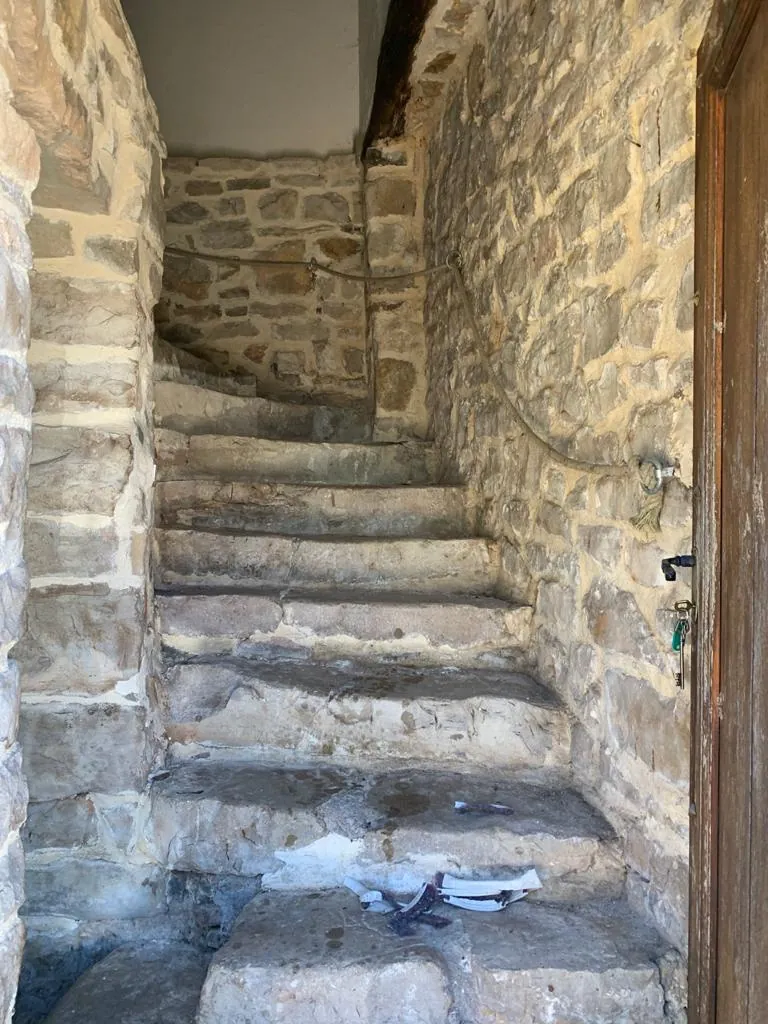 Ancienne bergerie en pierre avec vue sur le Causse, proche Saint Affrique 