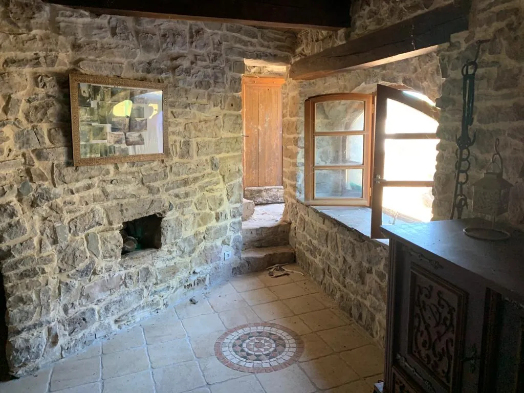 Ancienne bergerie en pierre avec vue sur le Causse, proche Saint Affrique 