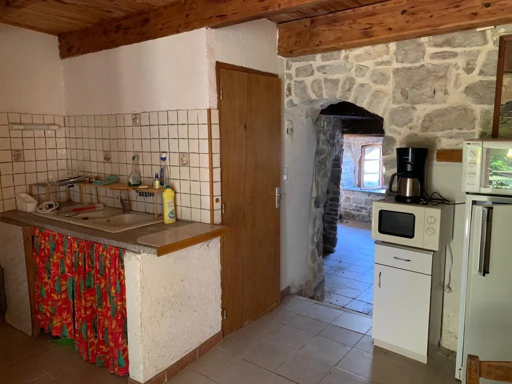 Ancienne bergerie en pierre avec vue sur le Causse, proche Saint Affrique 