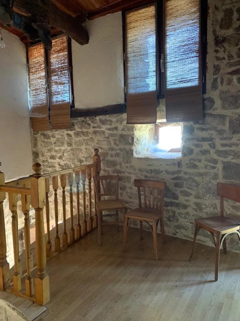 Ancienne bergerie en pierre avec vue sur le Causse, proche Saint Affrique 